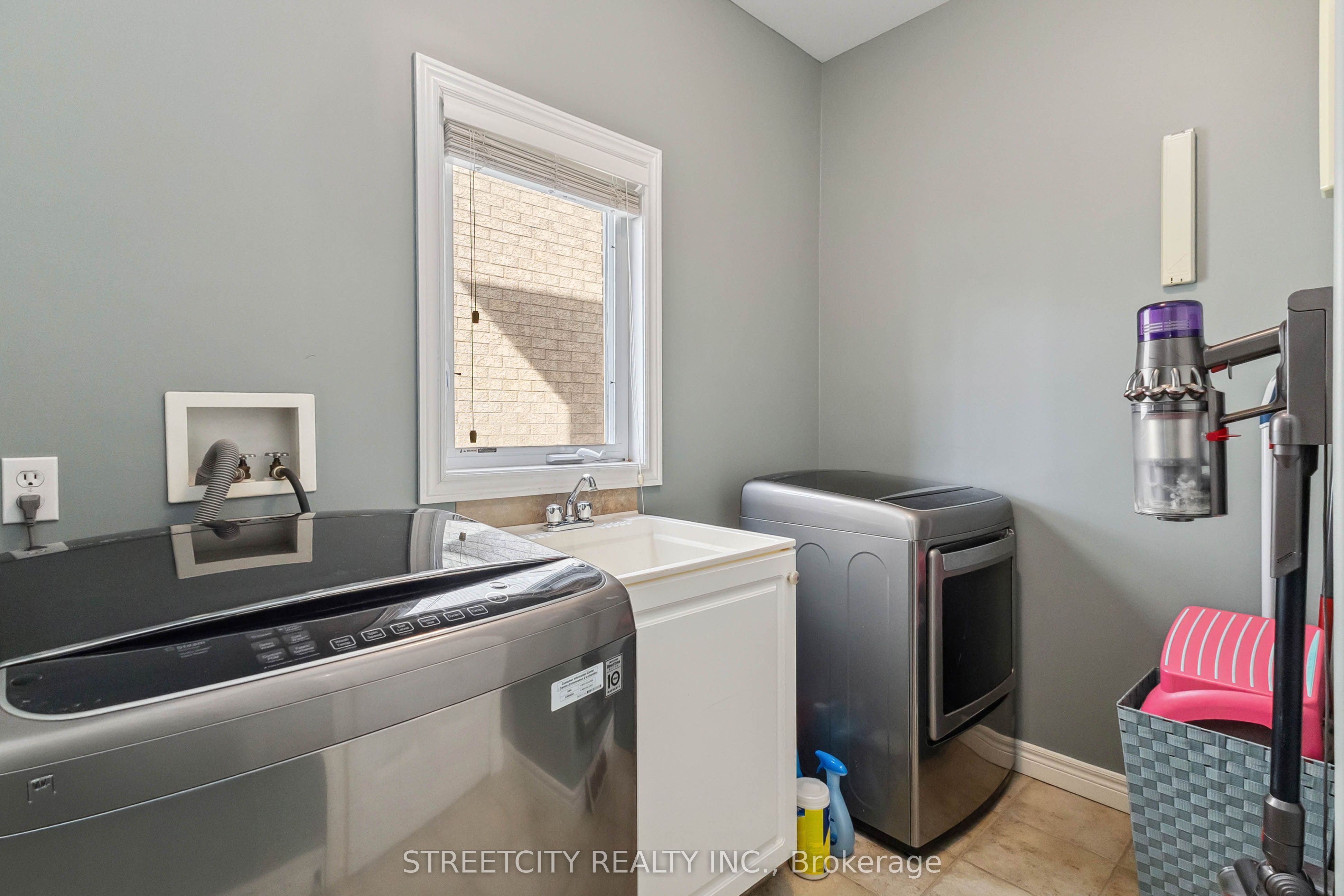 770 Garibaldi Avenue Property Photo 15
