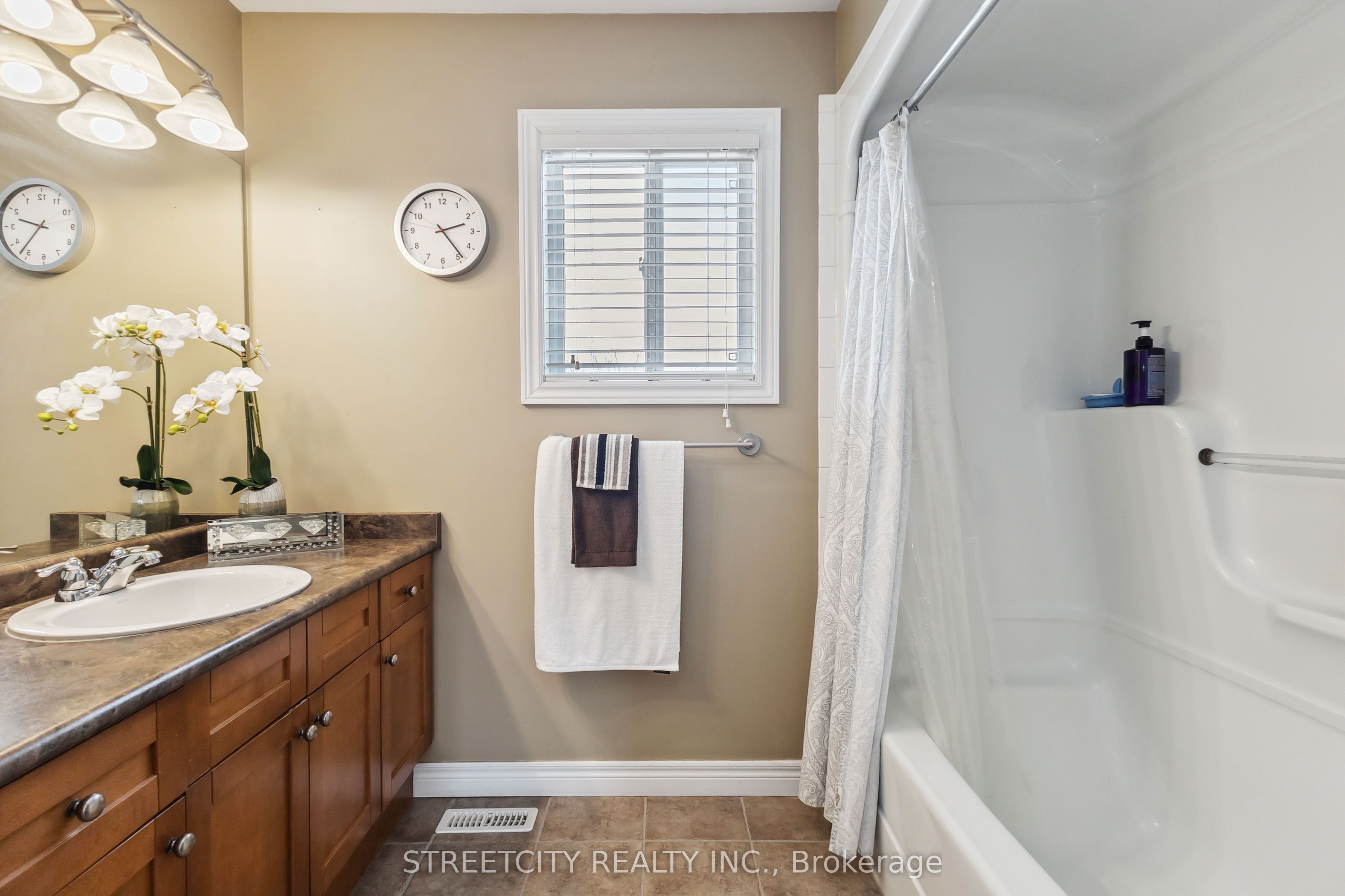 770 Garibaldi Avenue Property Photo 22