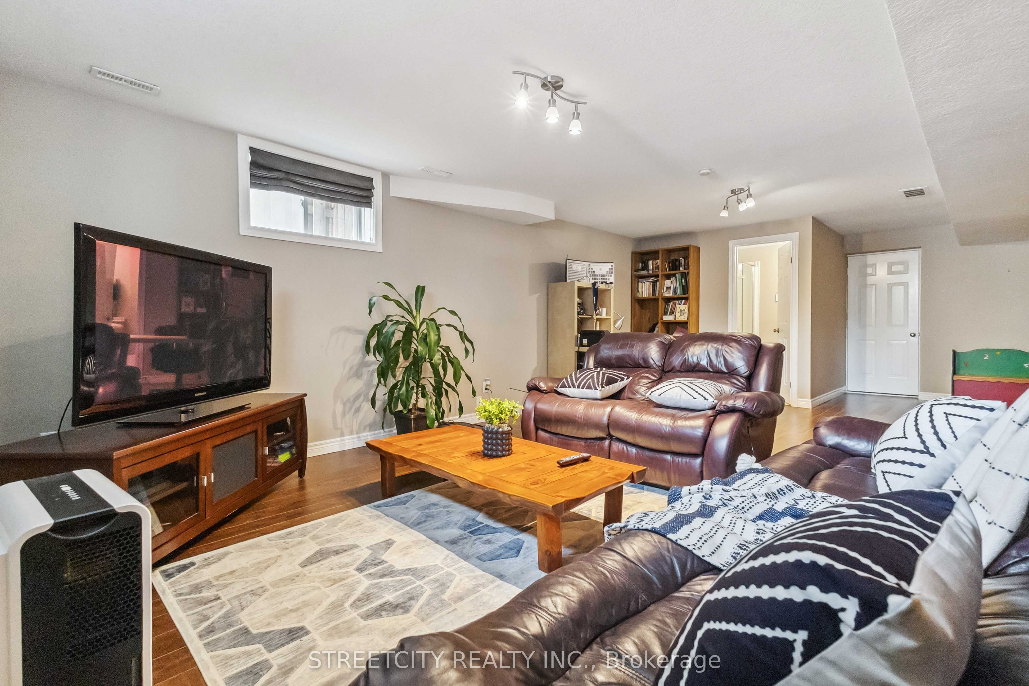 770 Garibaldi Avenue Property Photo 26