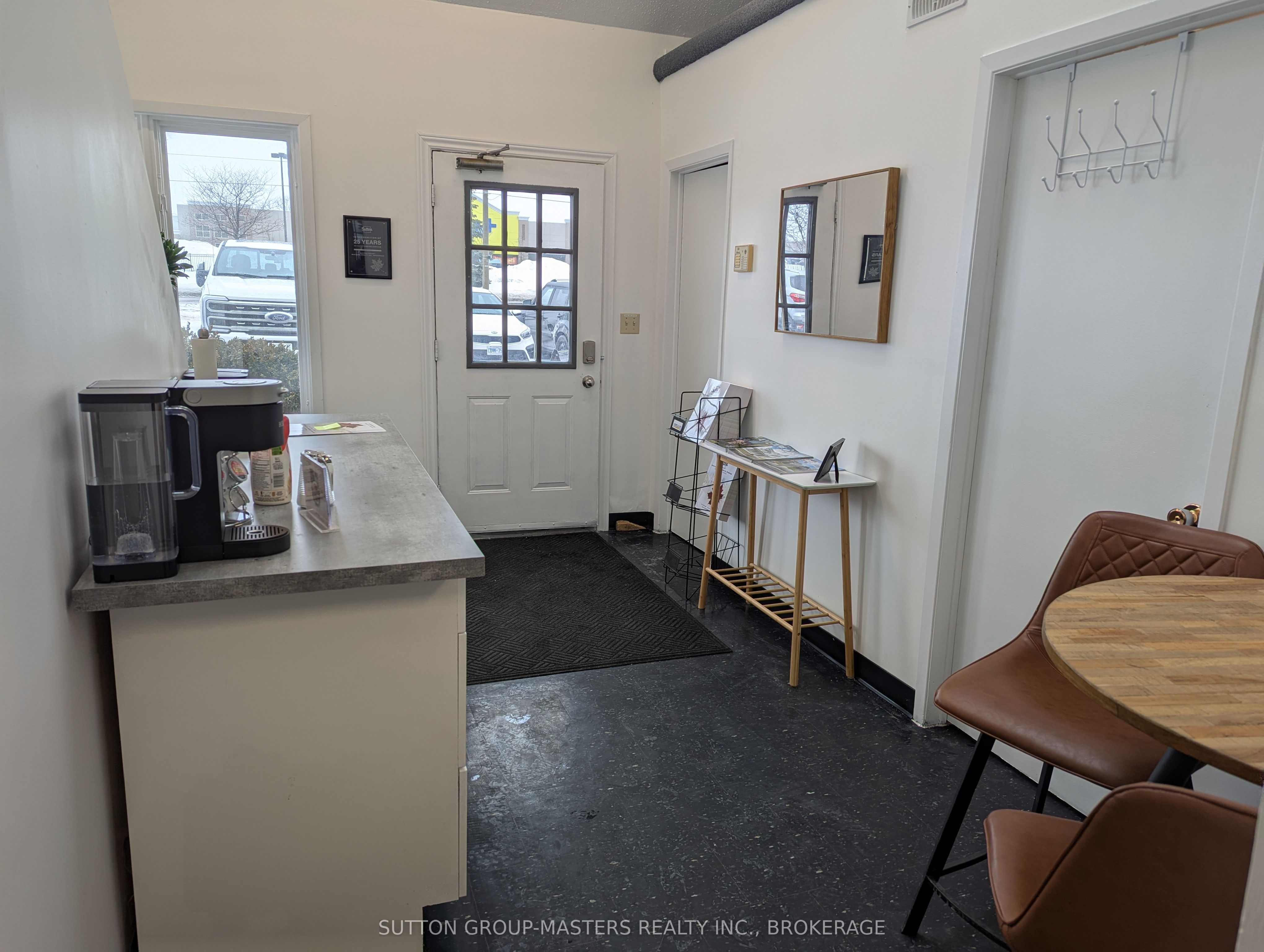 #4 - 1050 Gardiners Road Property Photo 2