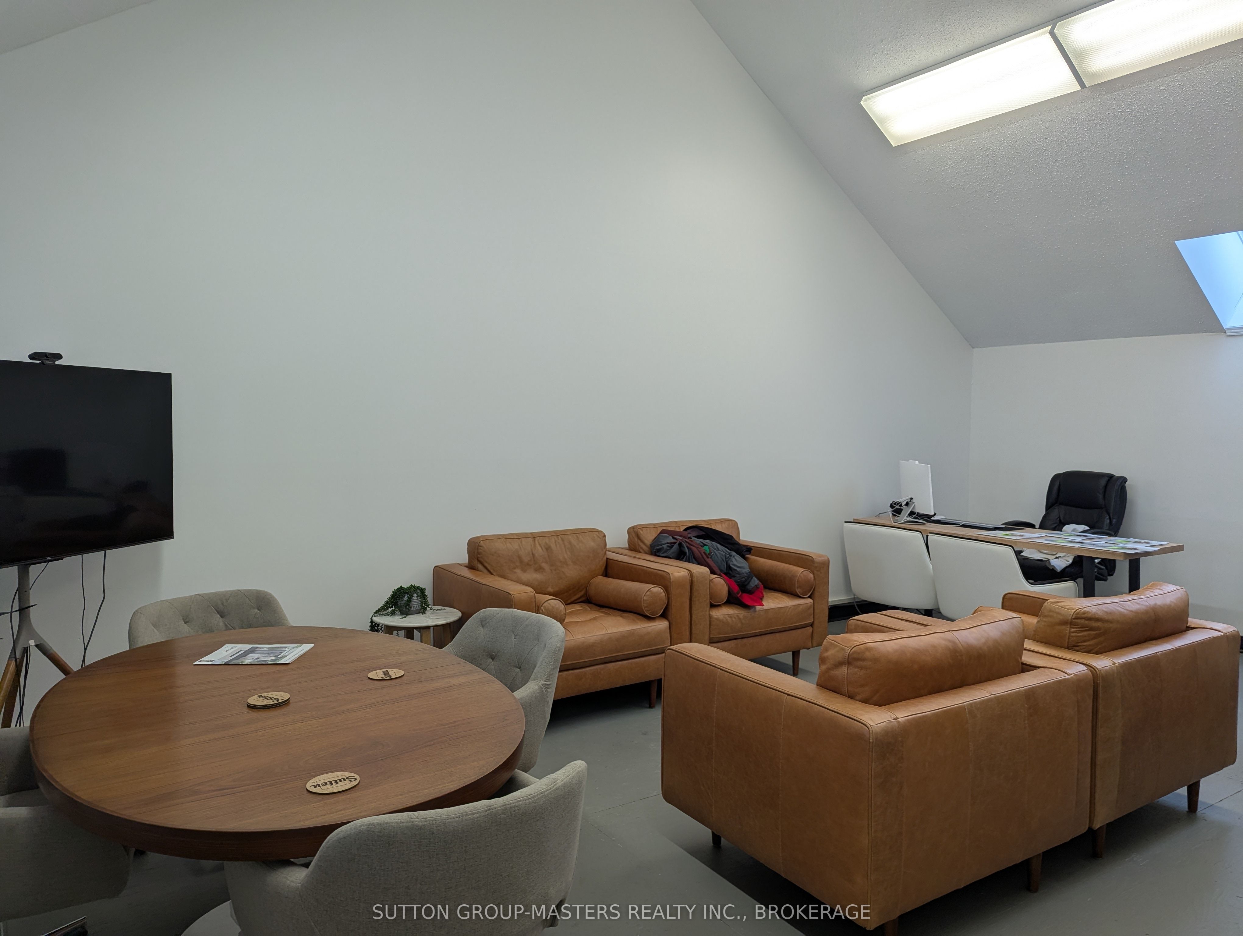 #4 - 1050 Gardiners Road Property Photo 8