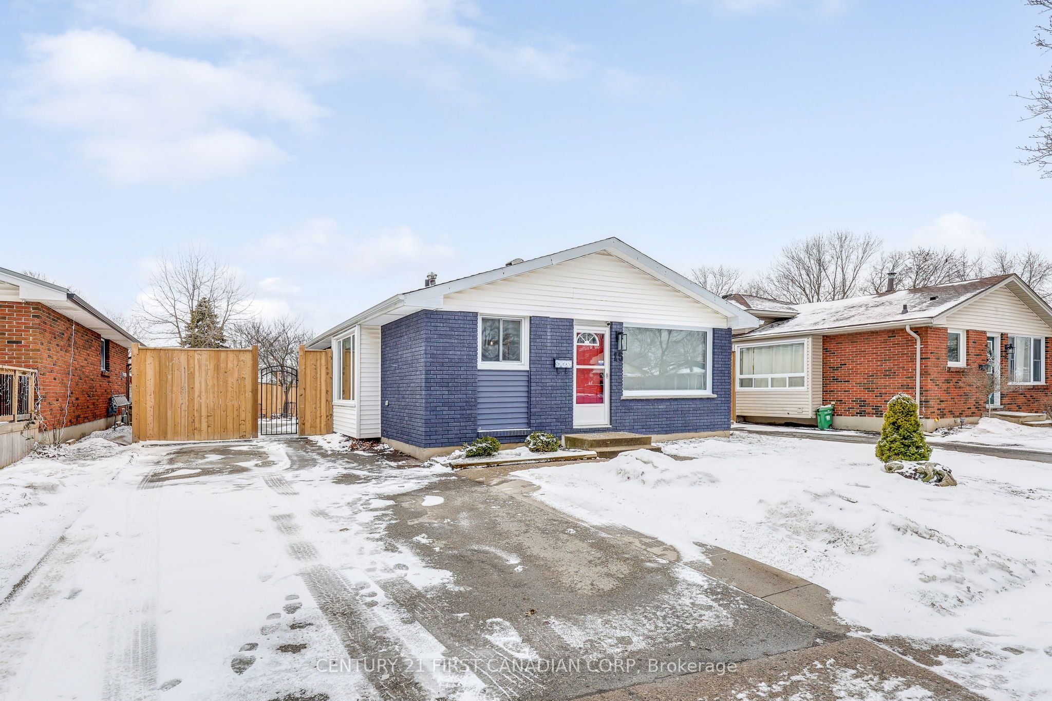 15 Harding Crescent Property Photo 2