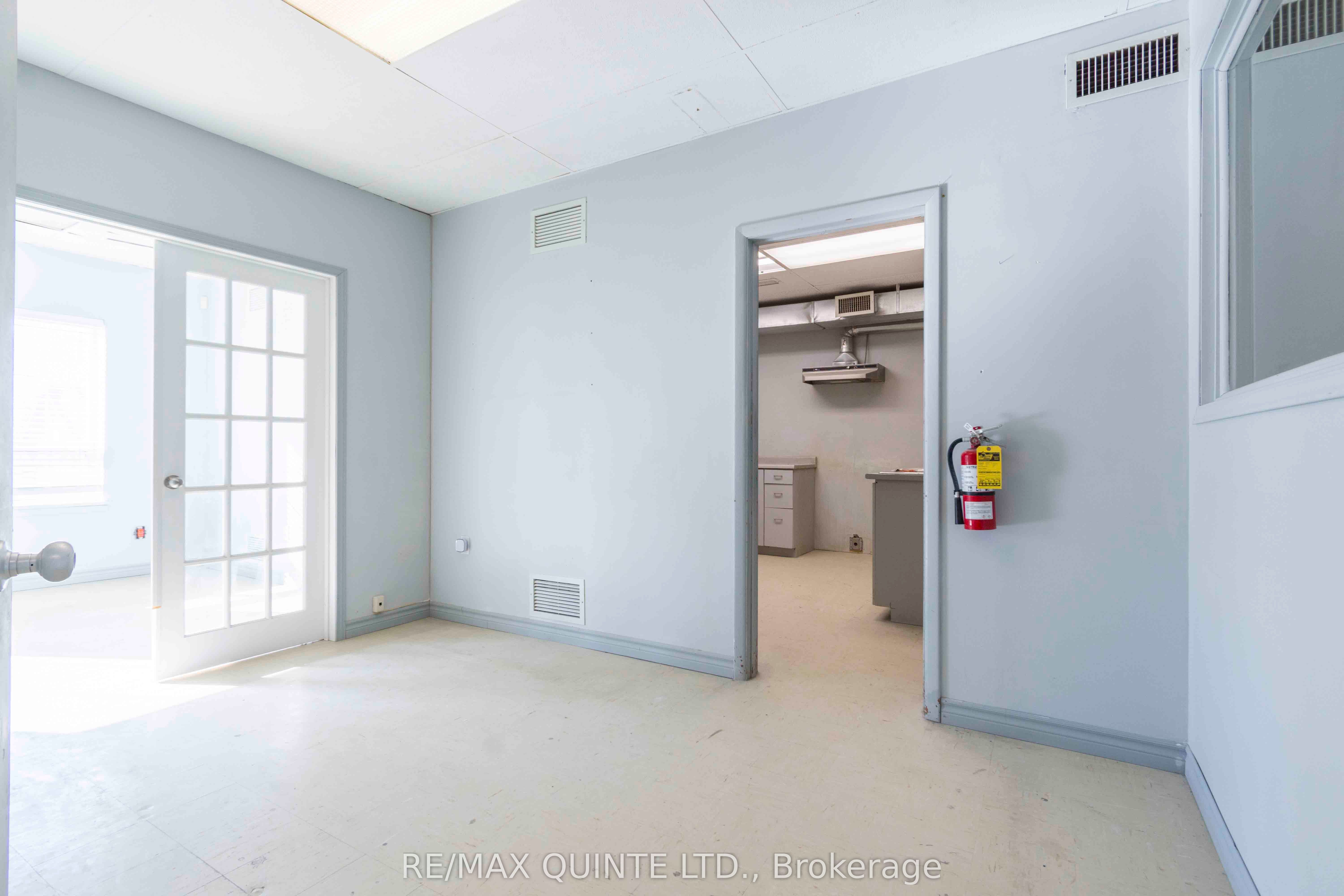 220 Dundas St E Property Photo 4