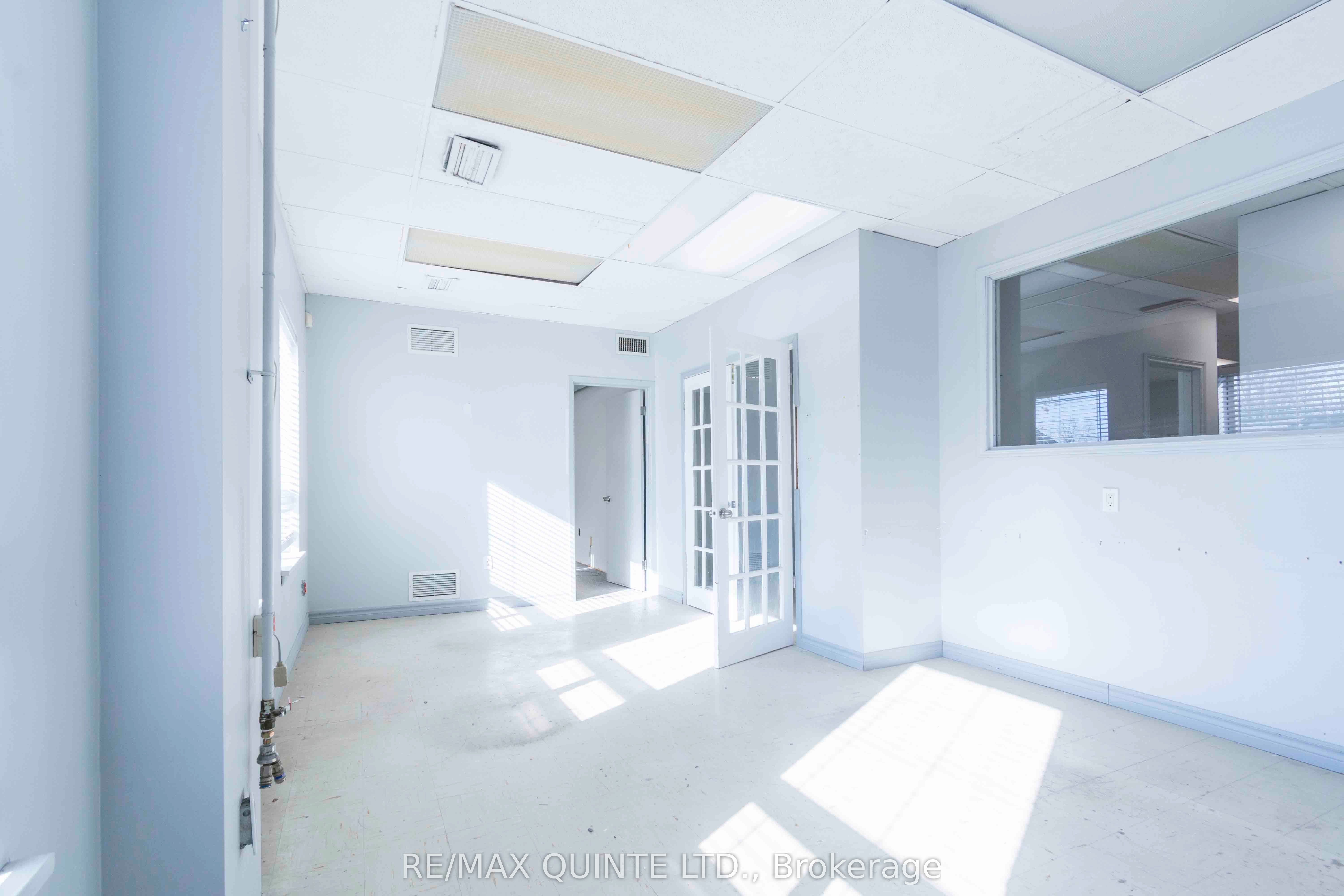 220 Dundas St E Property Photo 6