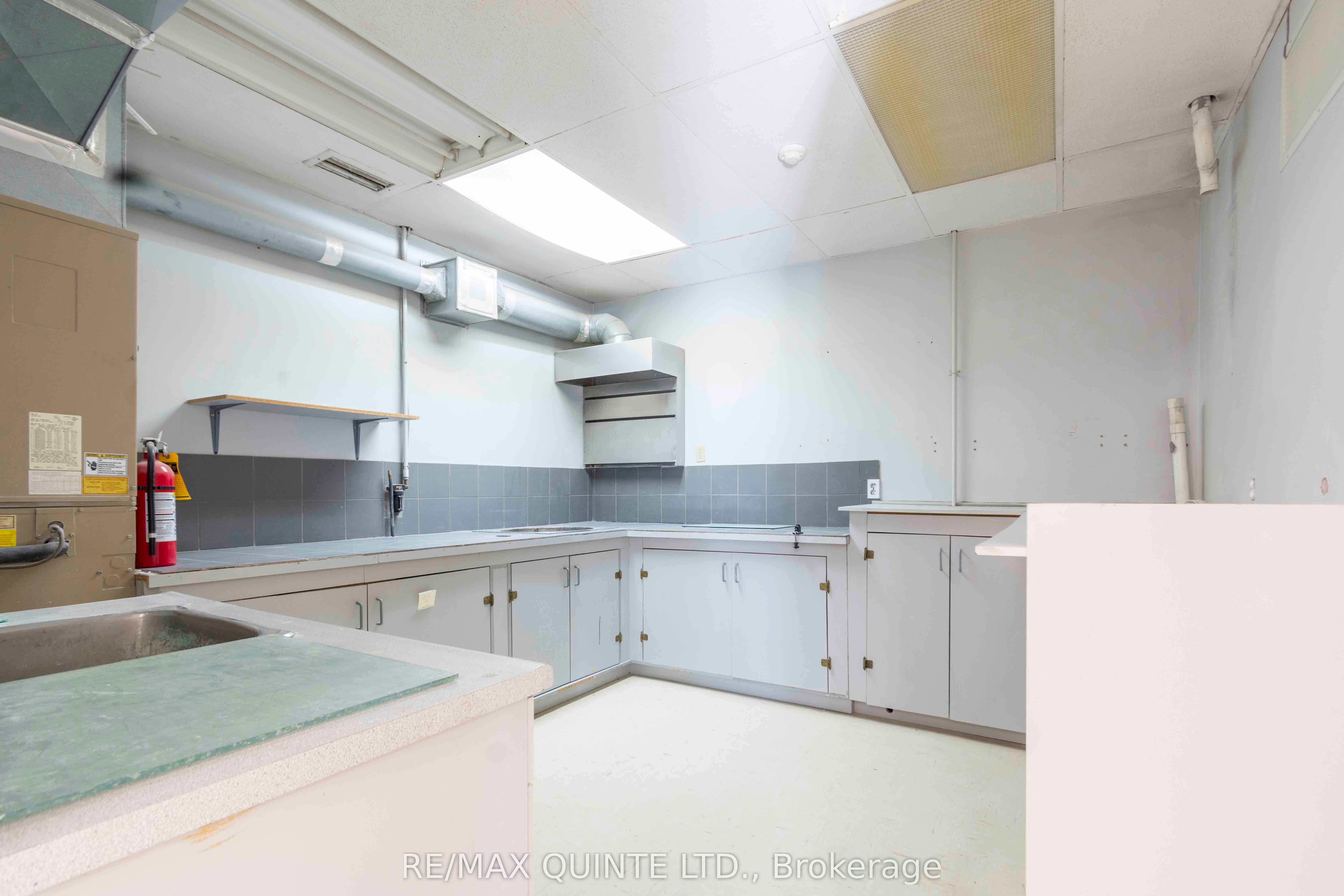 220 Dundas St E Property Photo 9