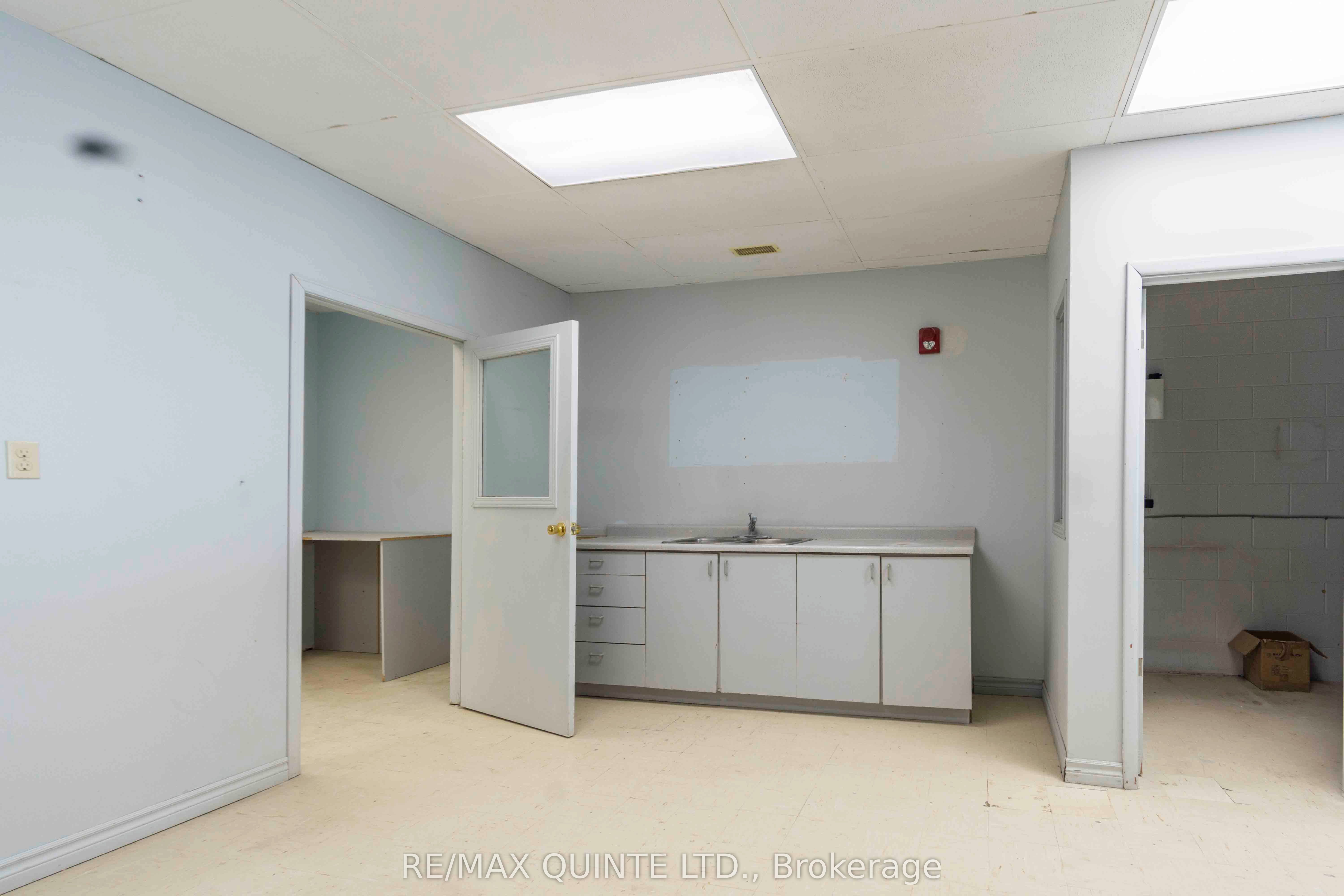 220 Dundas St E Property Photo 10