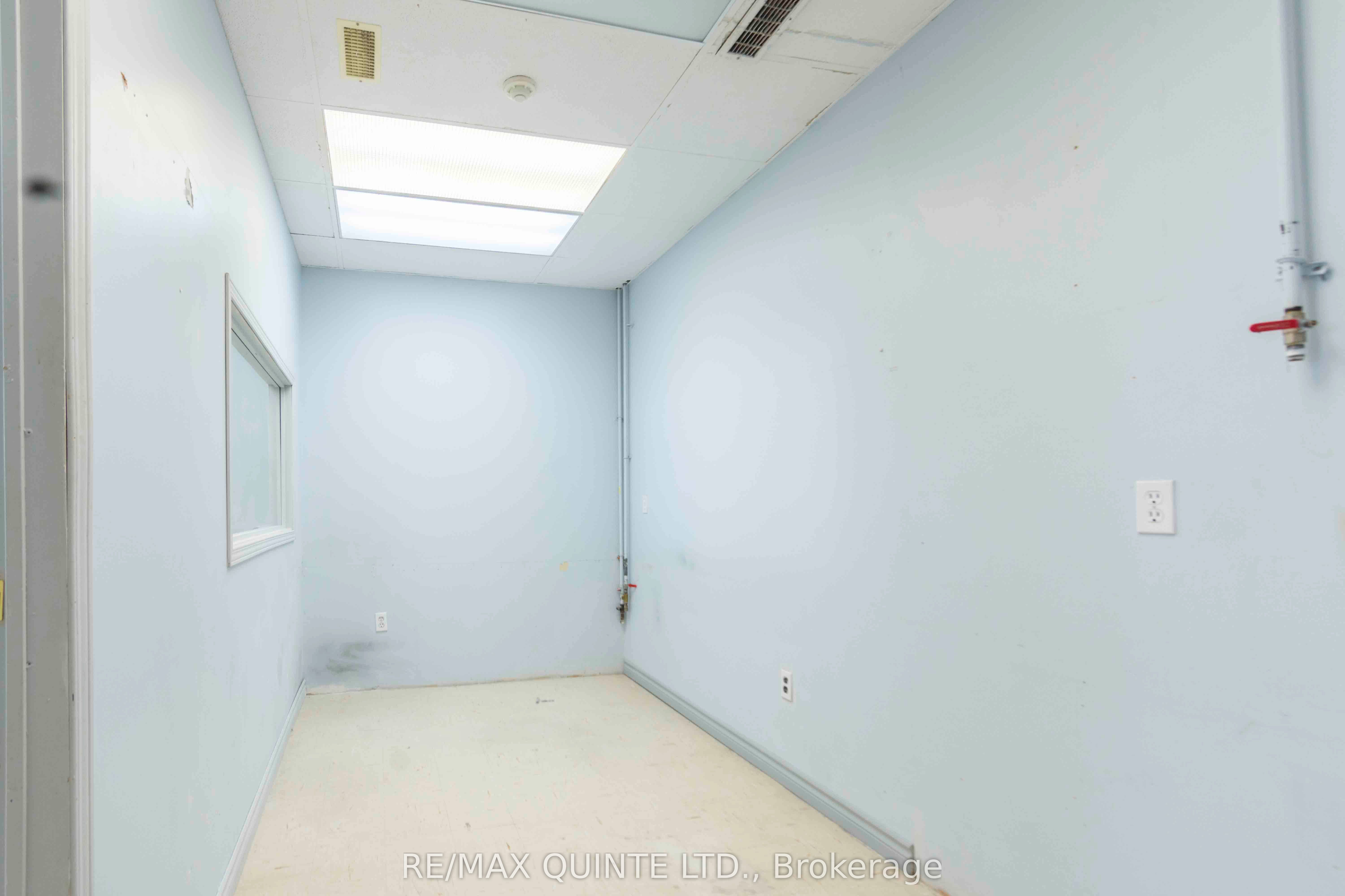 220 Dundas St E Property Photo 12