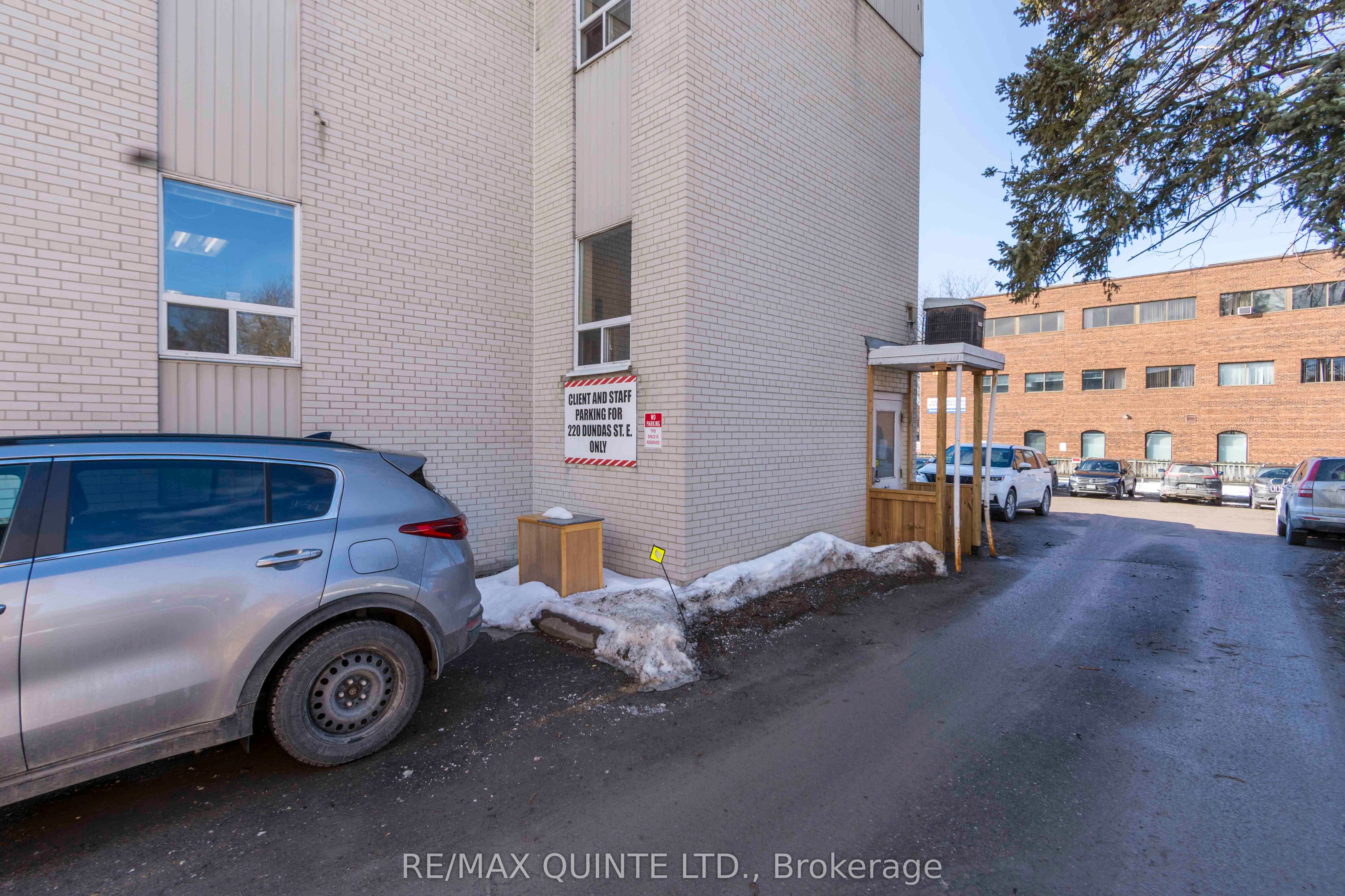 220 Dundas St E Property Photo 14