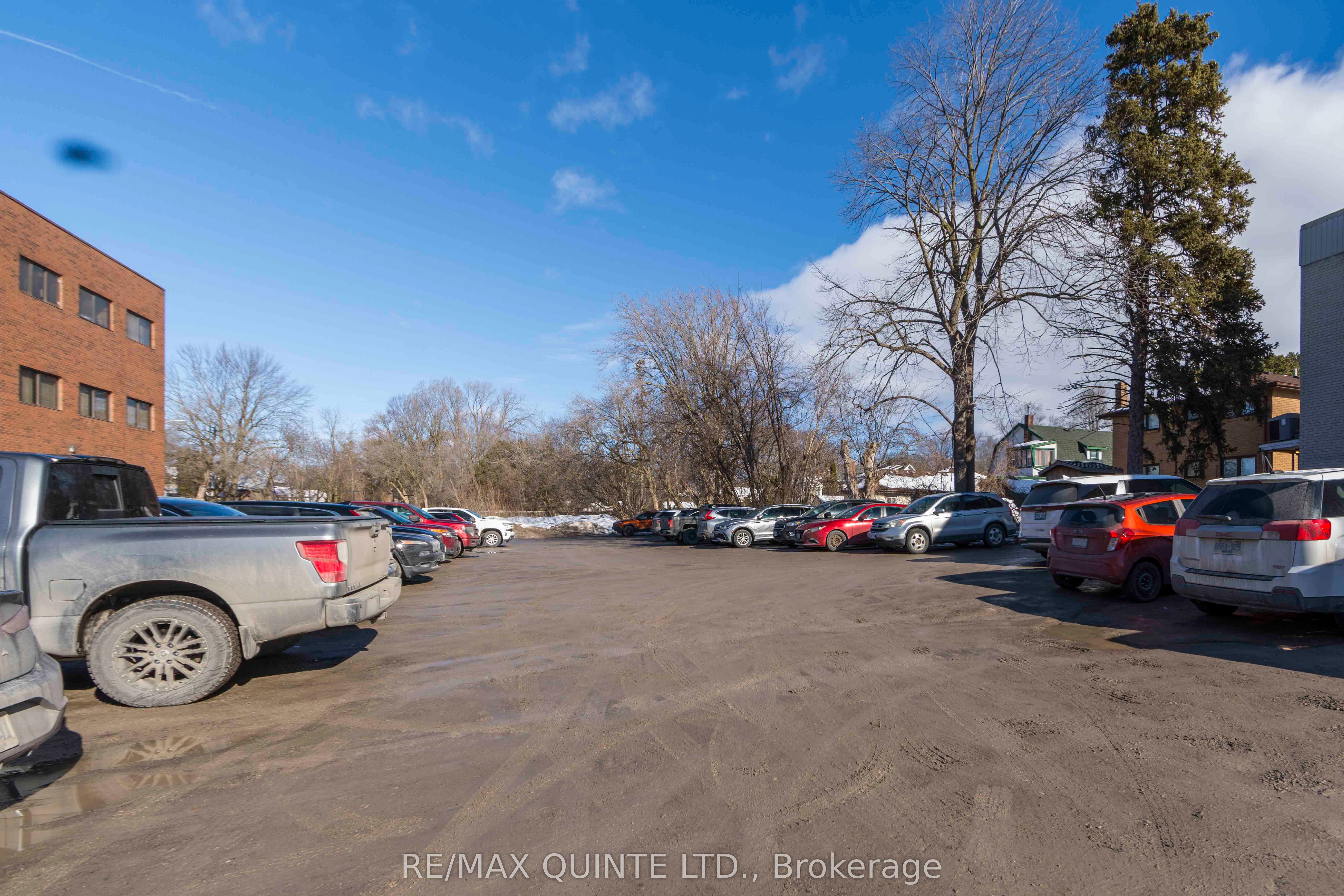 220 Dundas St E Property Photo 20
