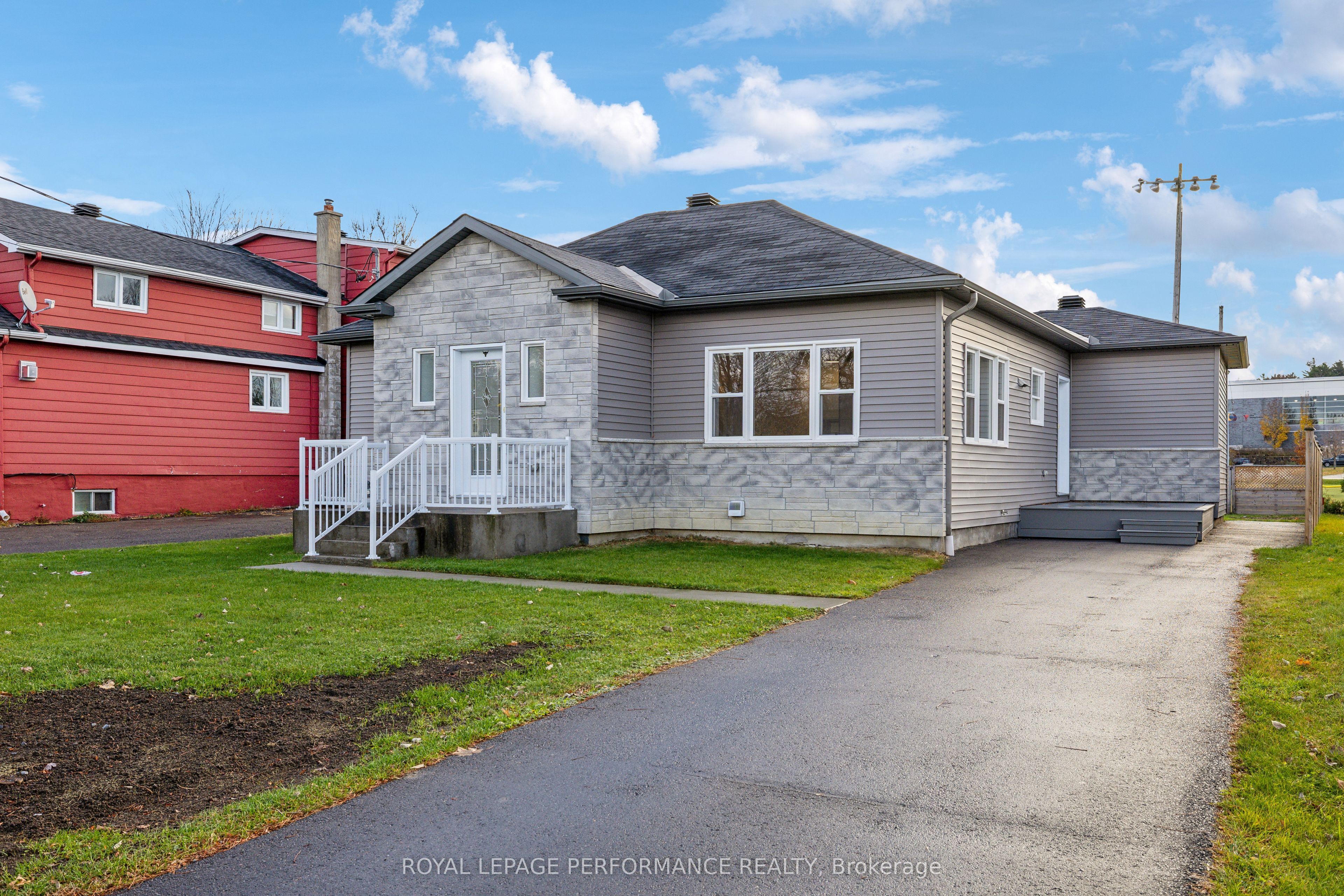 1459 Laurier St Property Photo
