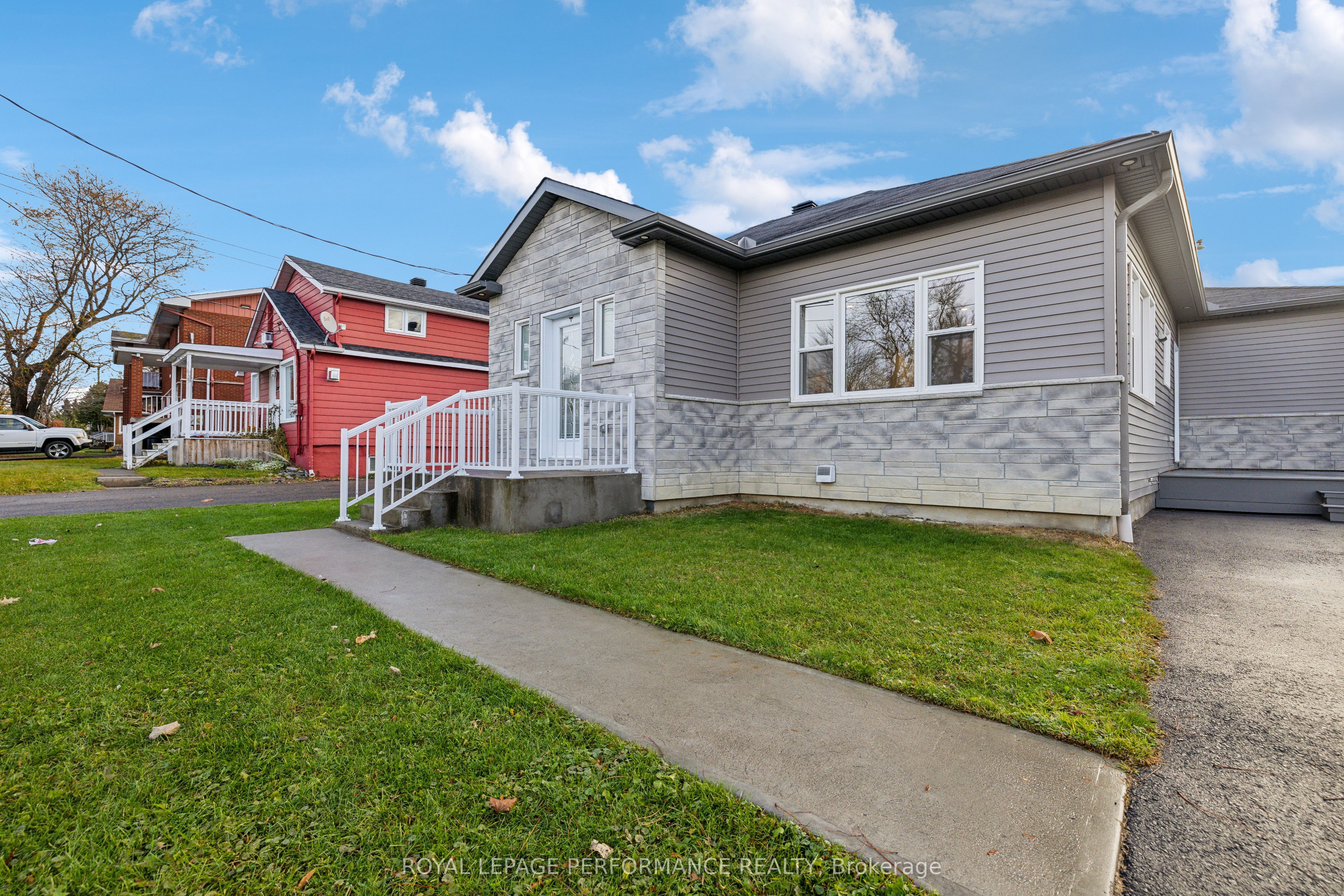 1459 Laurier Street Property Photo 4