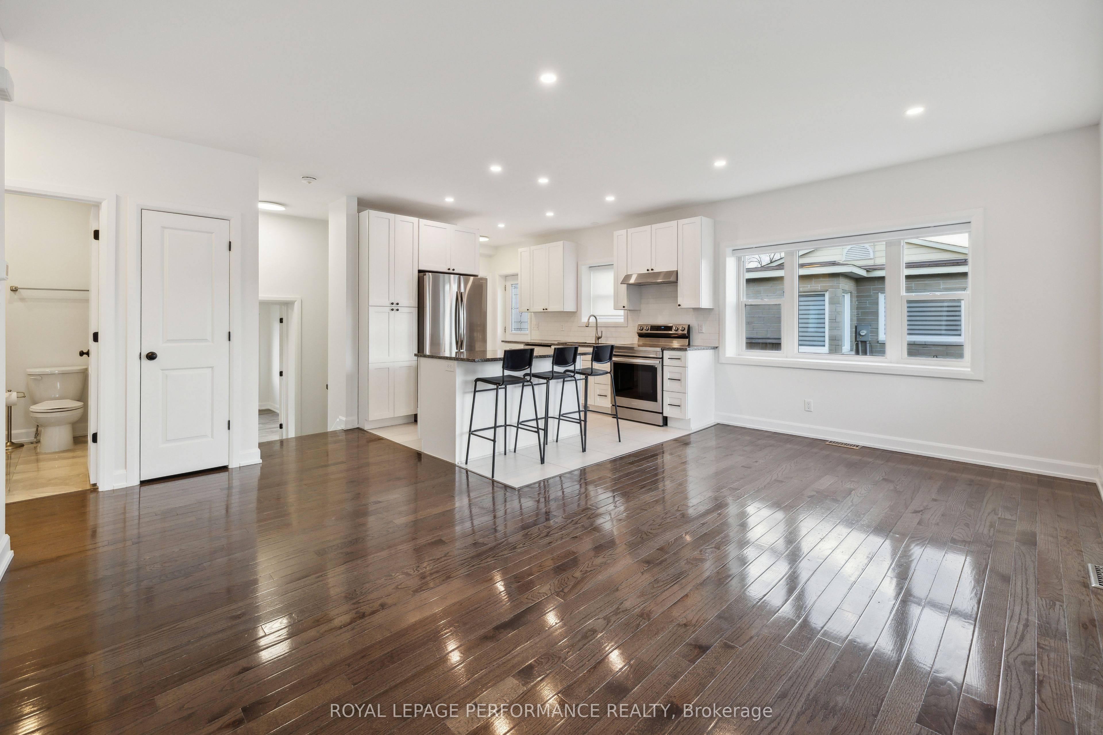1459 Laurier Street Property Photo 8