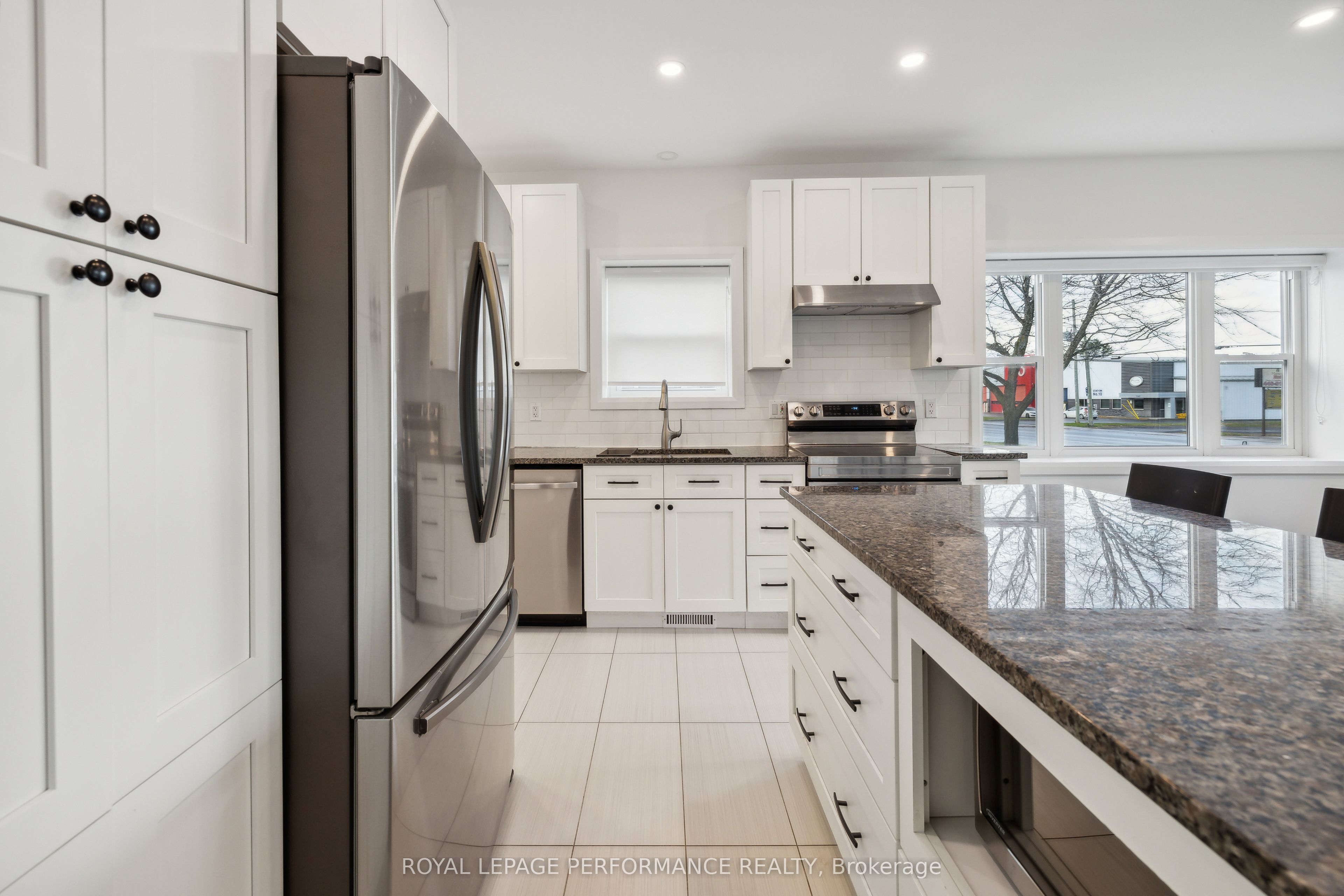 1459 Laurier Street Property Photo 10