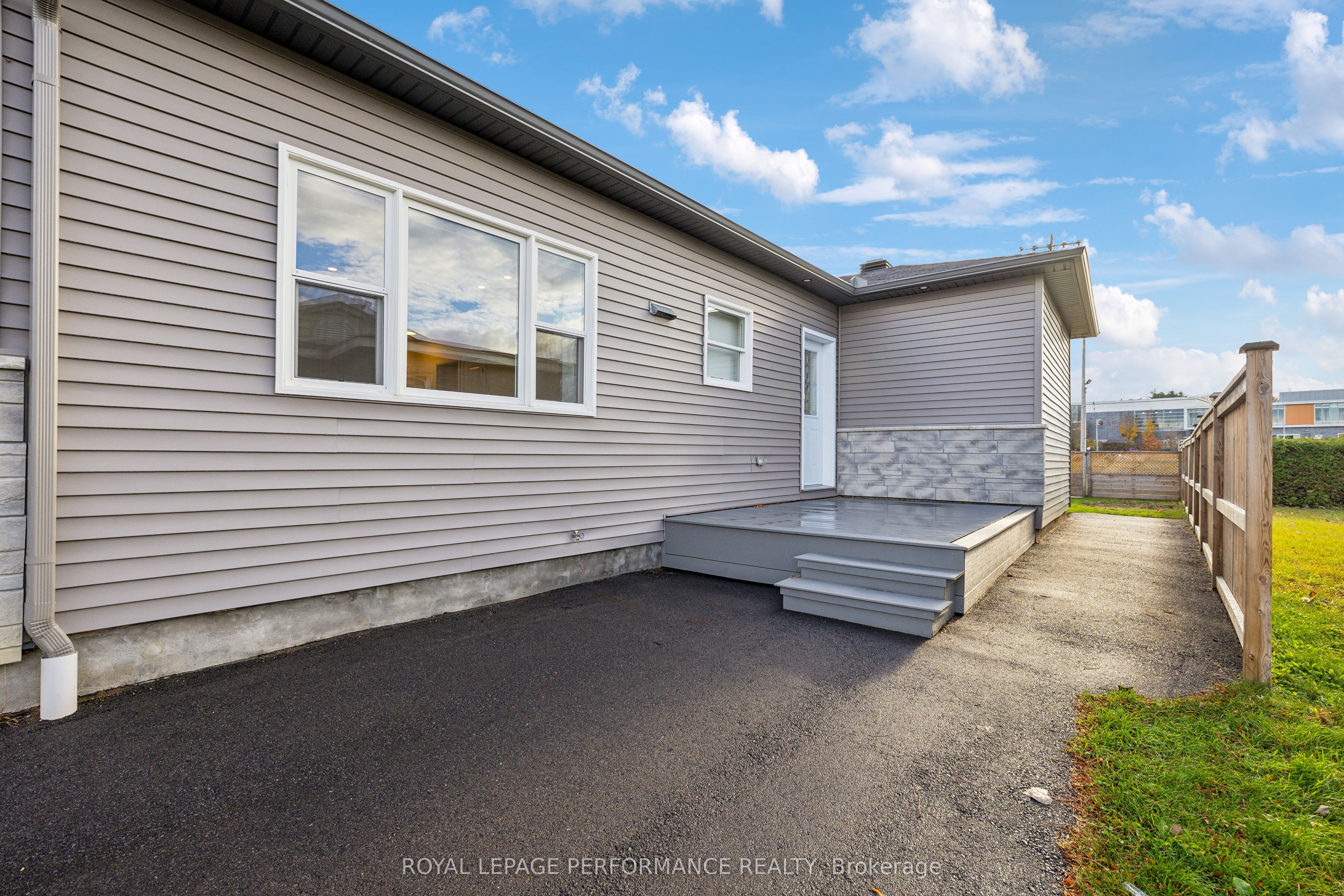 1459 Laurier Street Property Photo 41