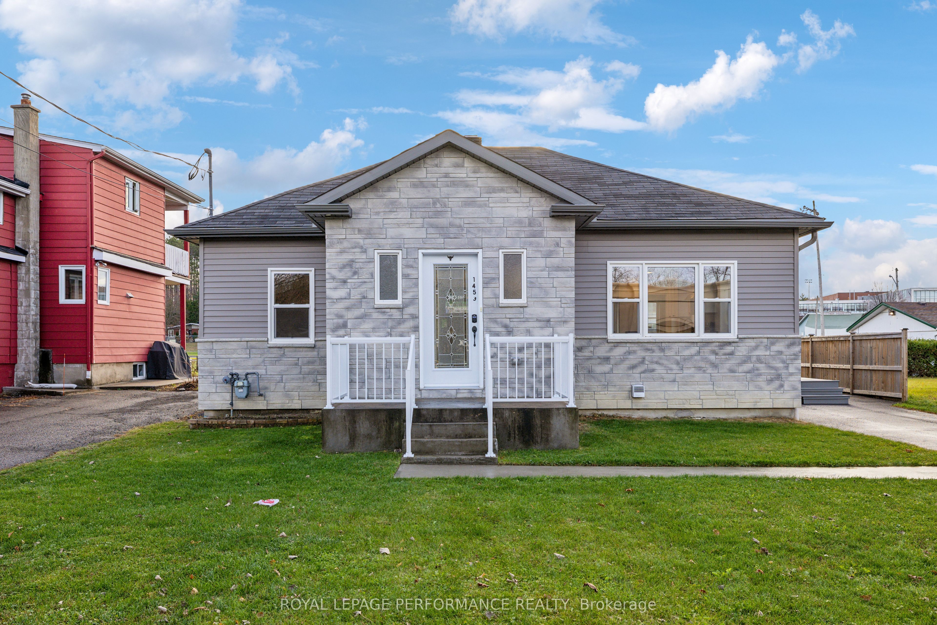 1459 Laurier St Property Photo