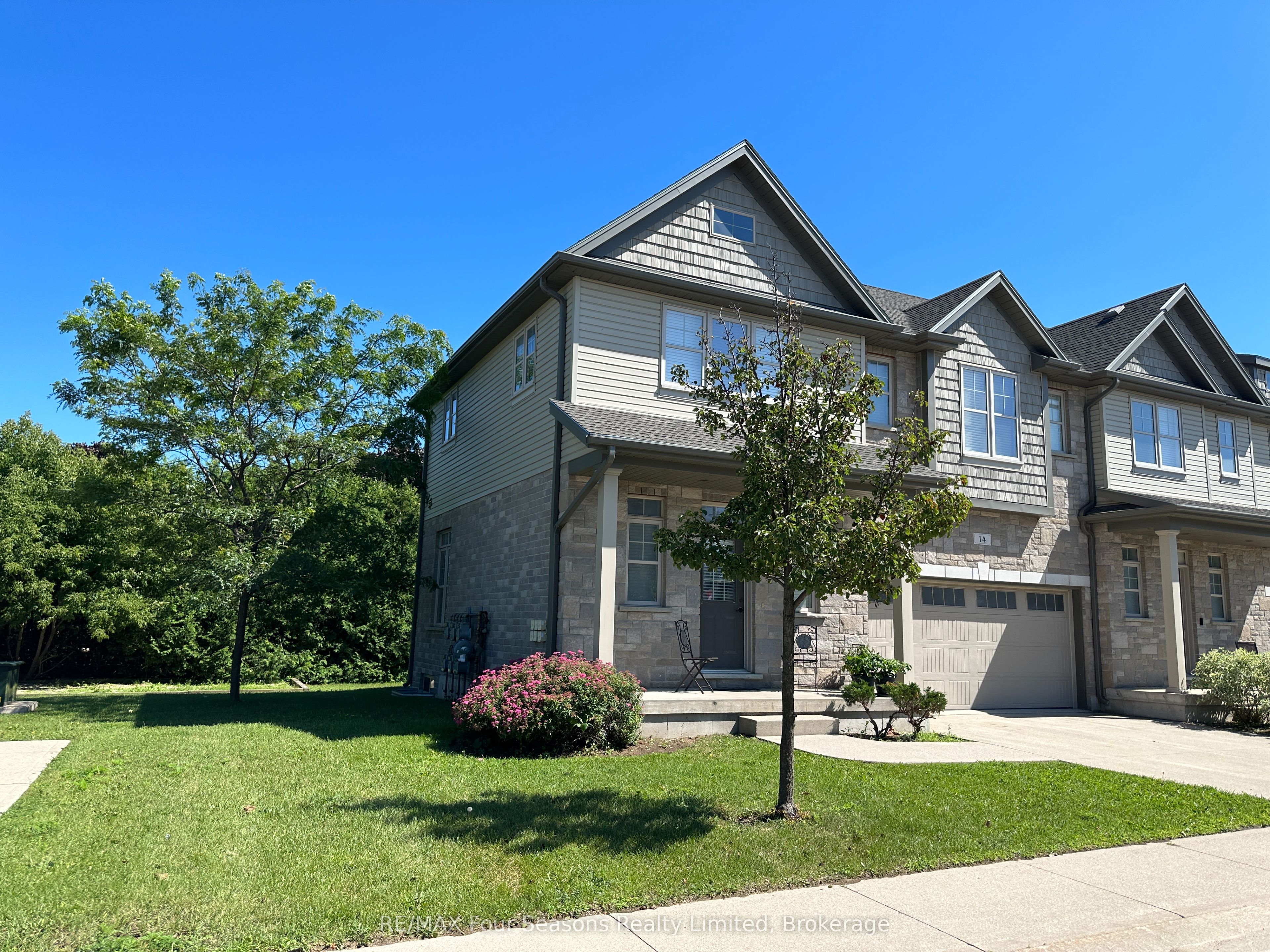 935 Goderich Street 14 Property Photo 2