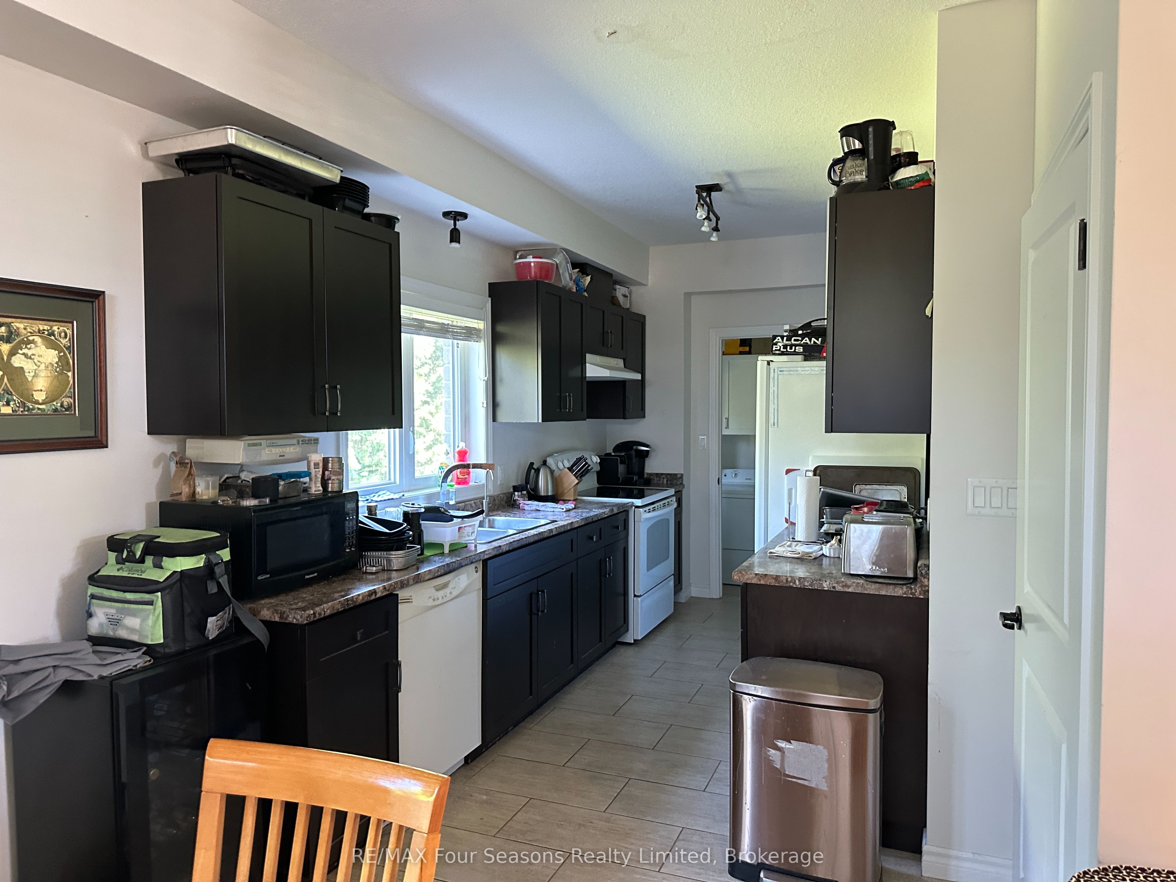 935 Goderich Street 14 Property Photo 5