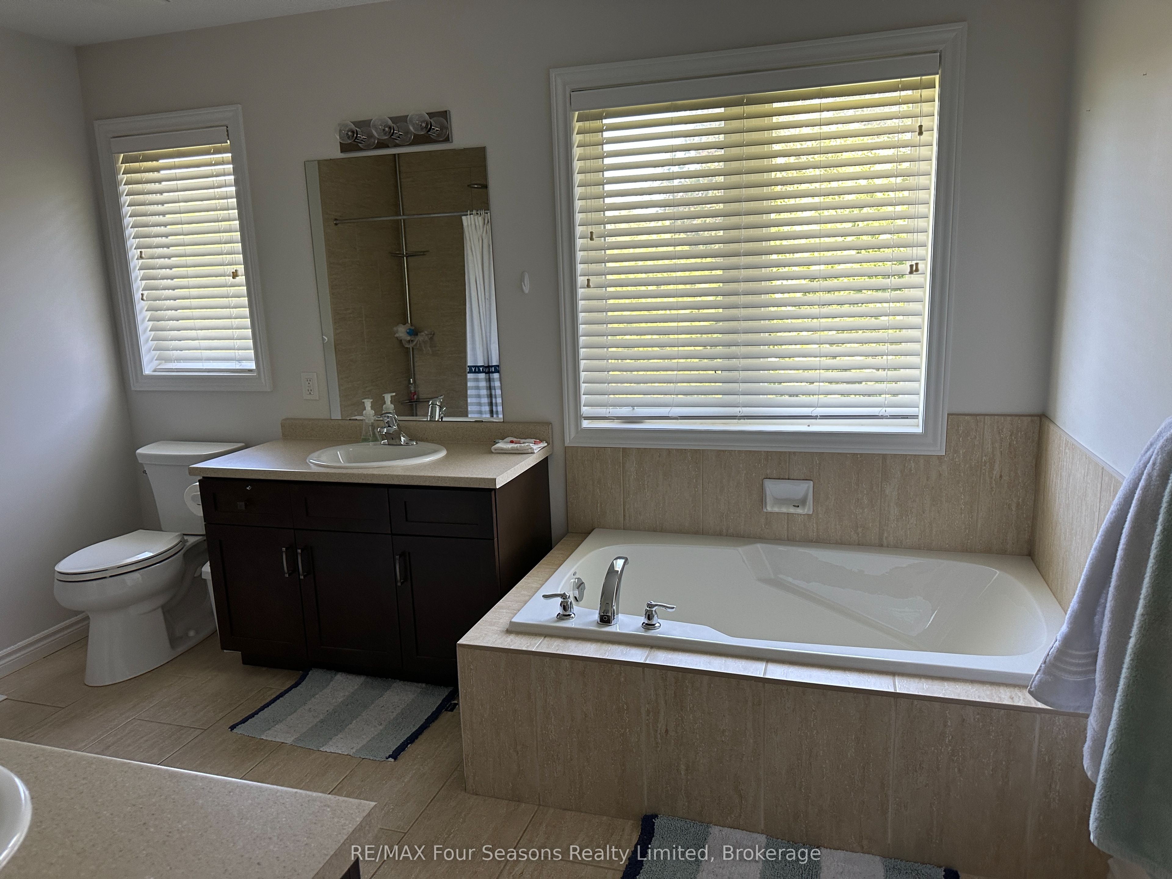 935 Goderich Street 14 Property Photo 6