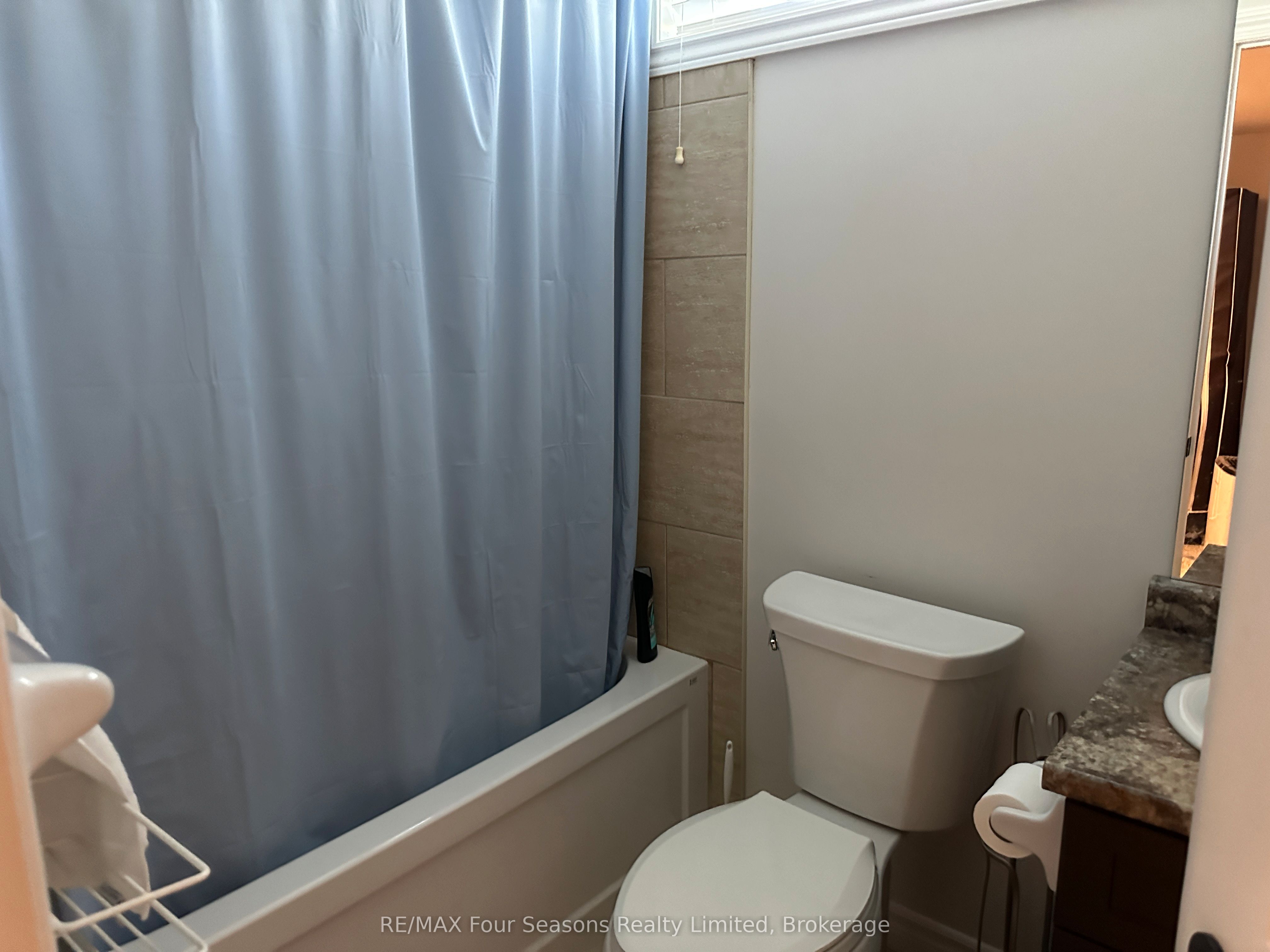 935 Goderich Street 14 Property Photo 7