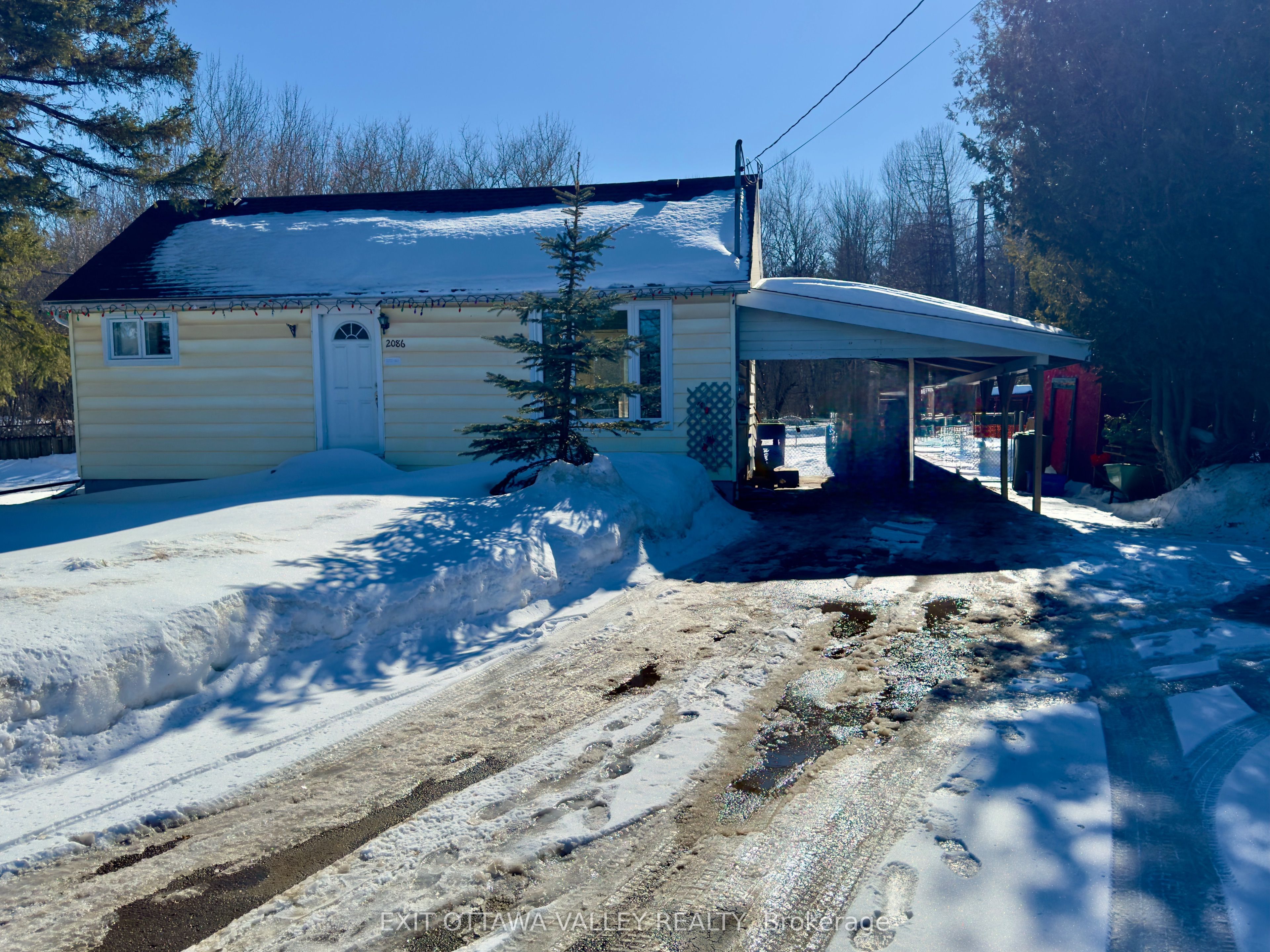2086 Petawawa Boulevard Property Photo