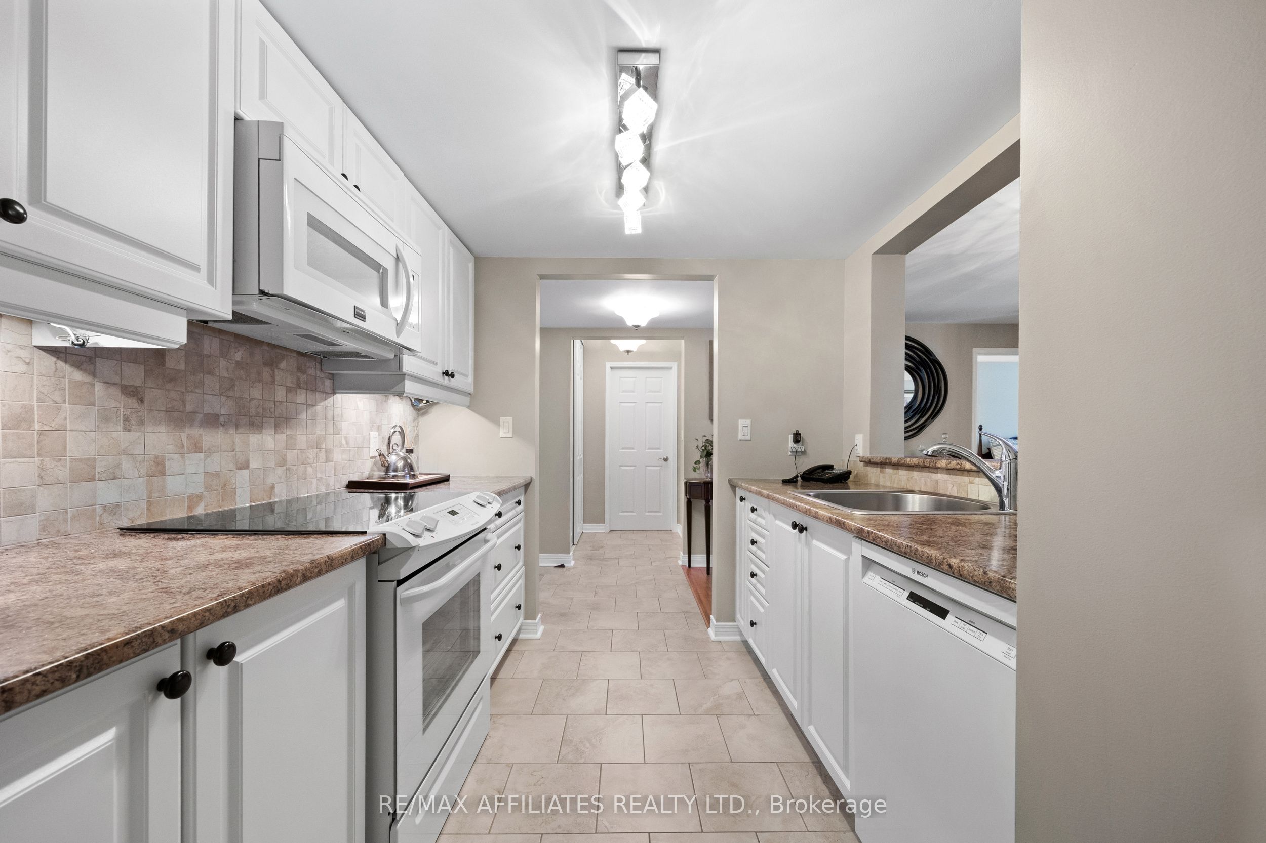 #208 - 23 Rogers Road Property Photo 8