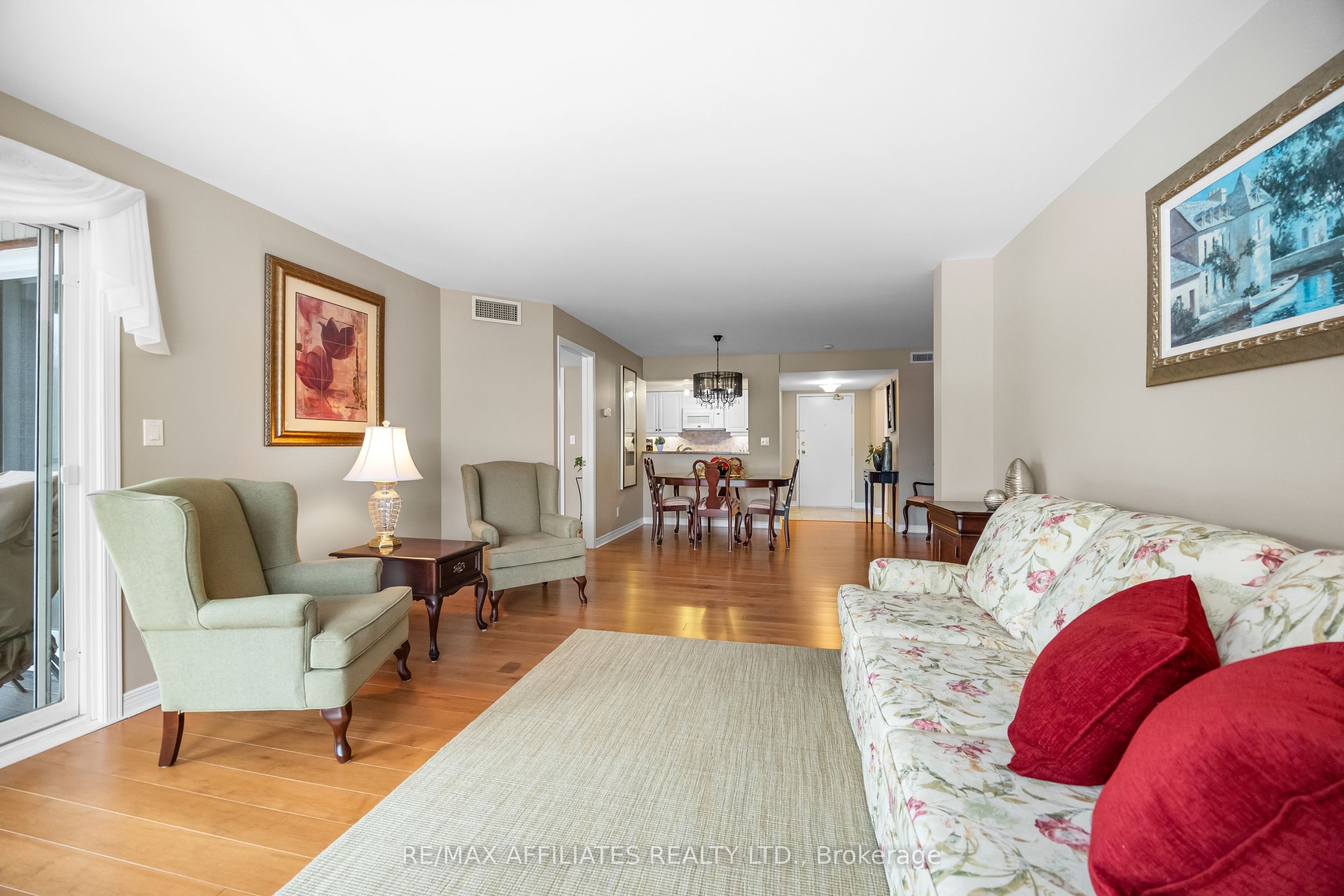 #208 - 23 Rogers Road Property Photo 12