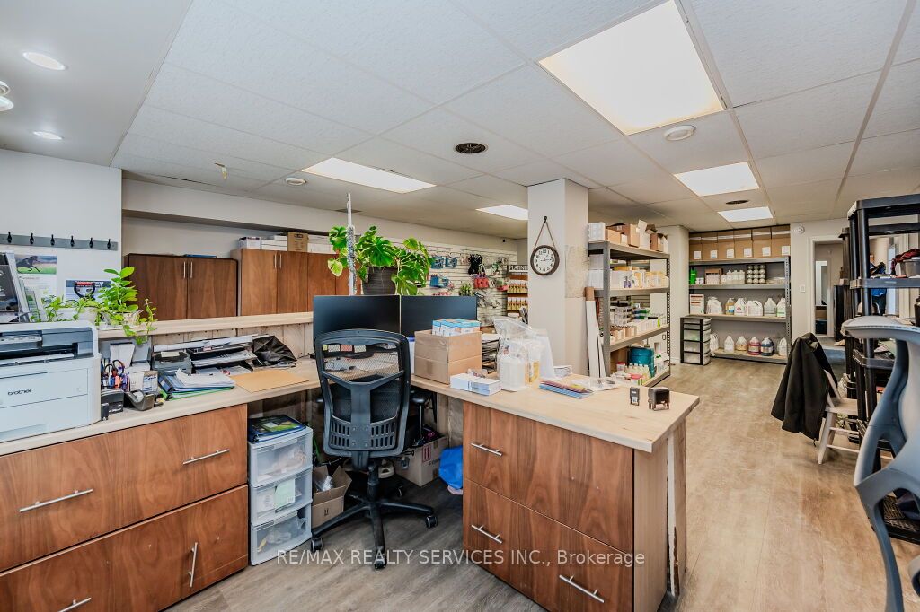 3590 Lobsinger Line Property Photo 4