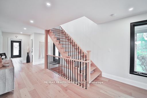 587191 10 Side Road Property Photo 15