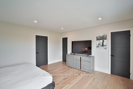 587191 10 Side Road Property Photo 17