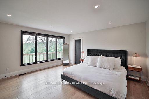 587191 10 Side Road Property Photo 18