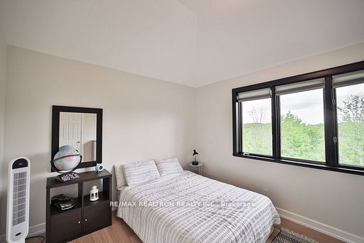 587191 10 Side Road Property Photo 22