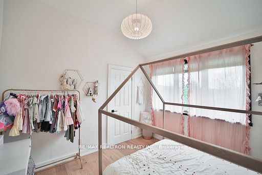587191 10 Side Road Property Photo 26
