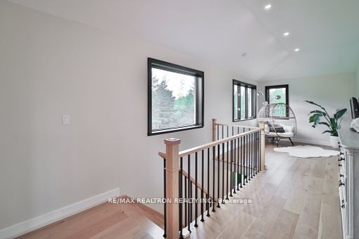 587191 10 Side Road Property Photo 30