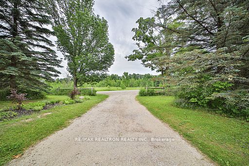 587191 10 Side Road Property Photo 37