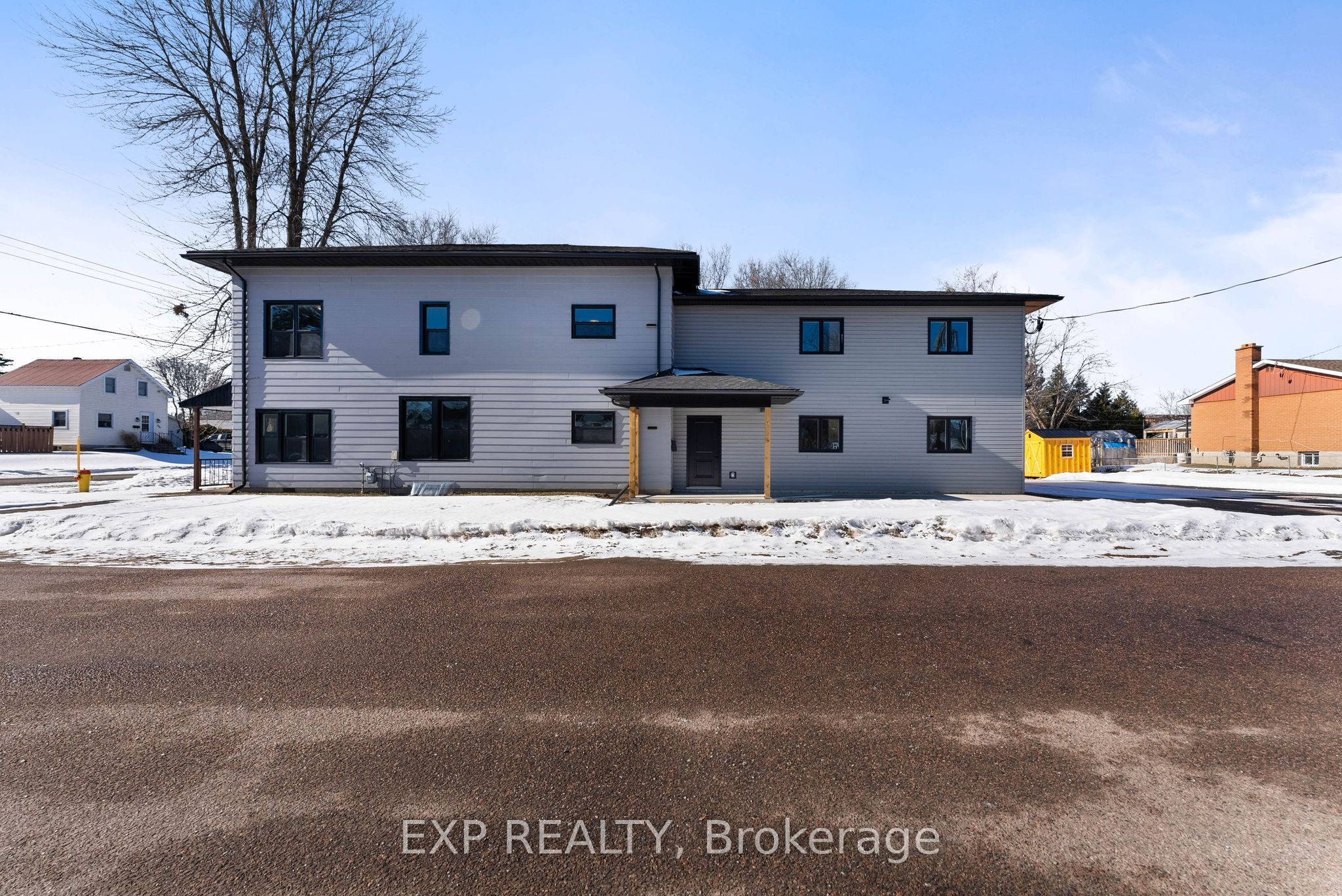 585 Perth Street Property Photo