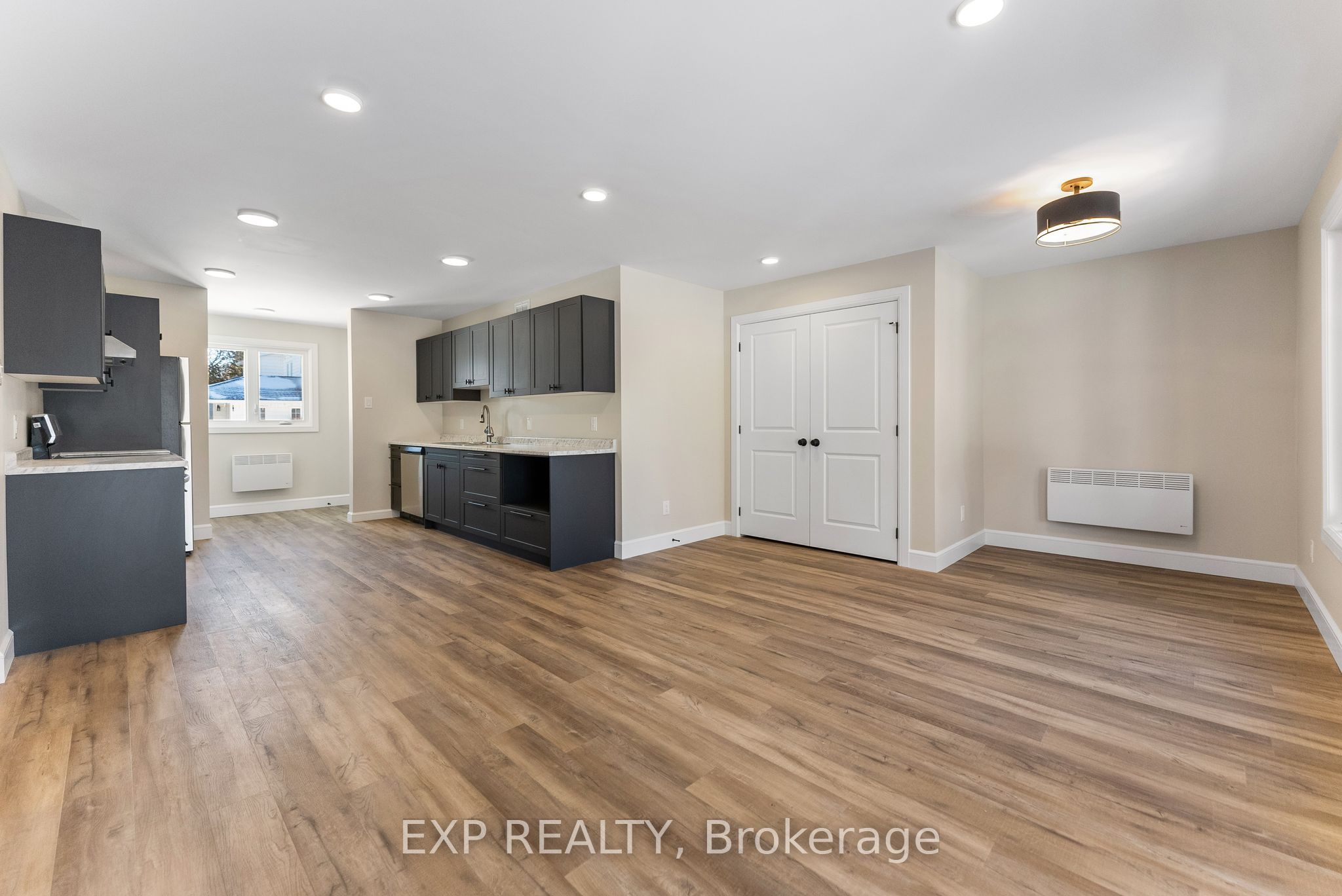 585 Perth Street Property Photo 12