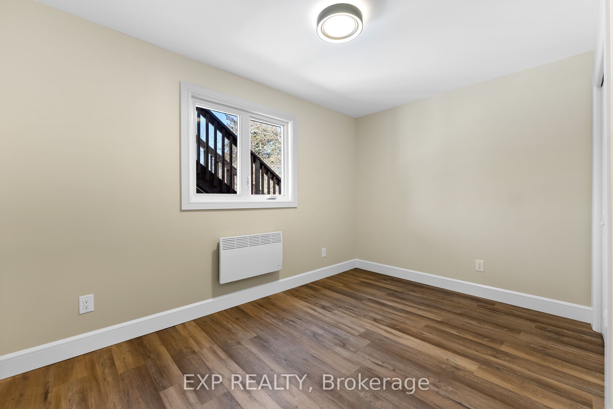 585 Perth Street Property Photo 14