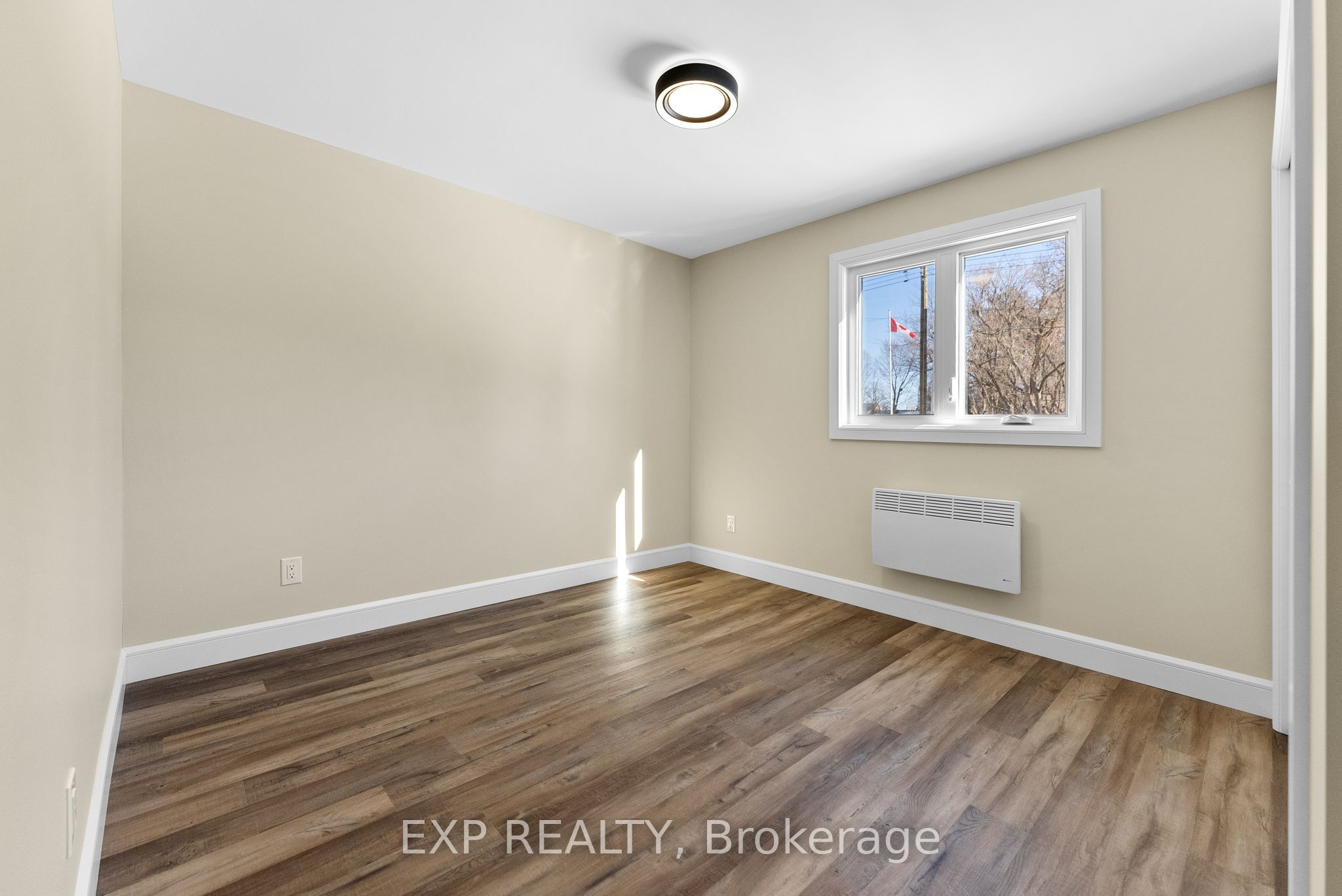 585 Perth Street Property Photo 16