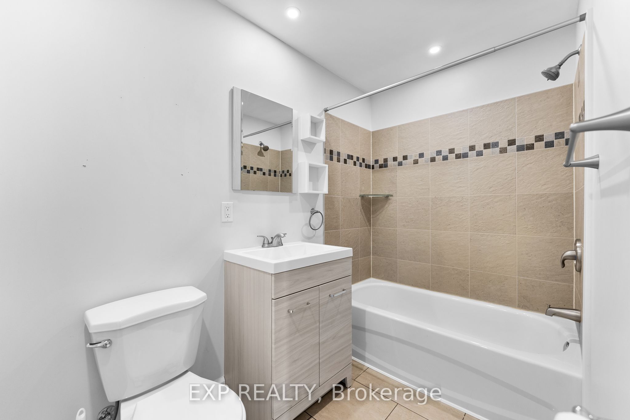 585 Perth Street Property Photo 19