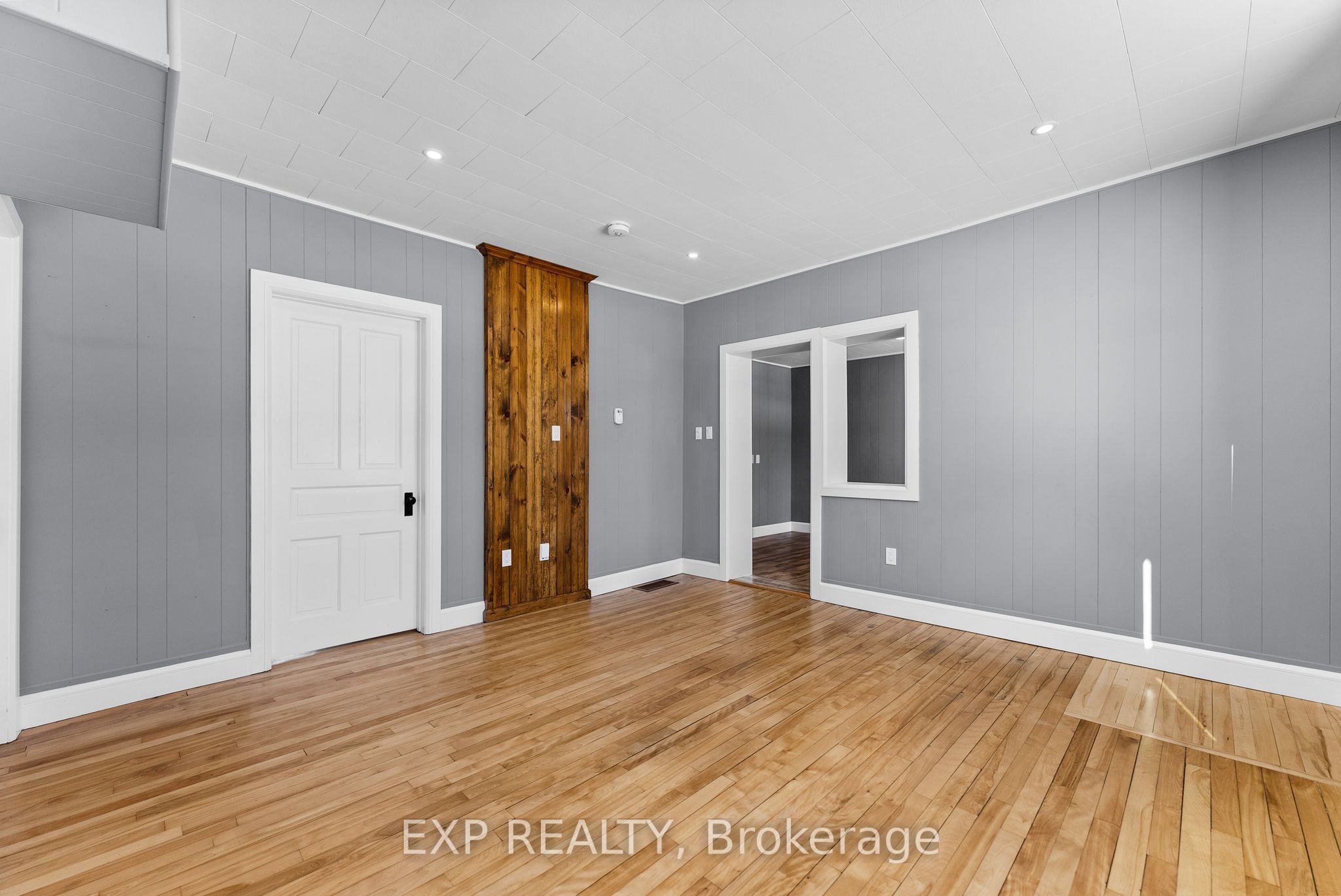 585 Perth Street Property Photo 21