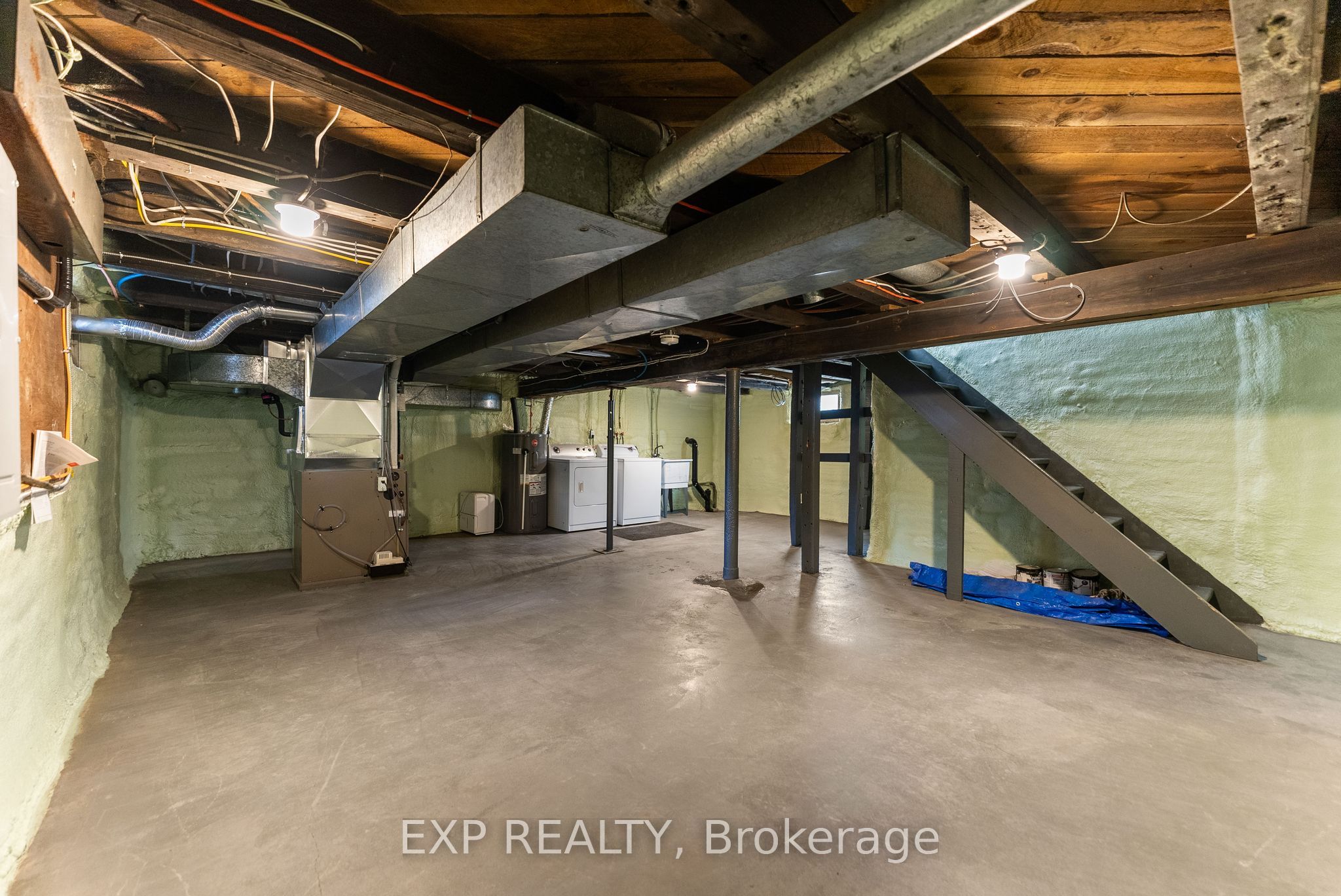 585 Perth Street Property Photo 22