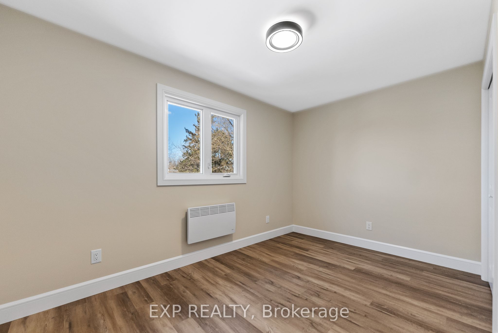 585 Perth Street Property Photo 27