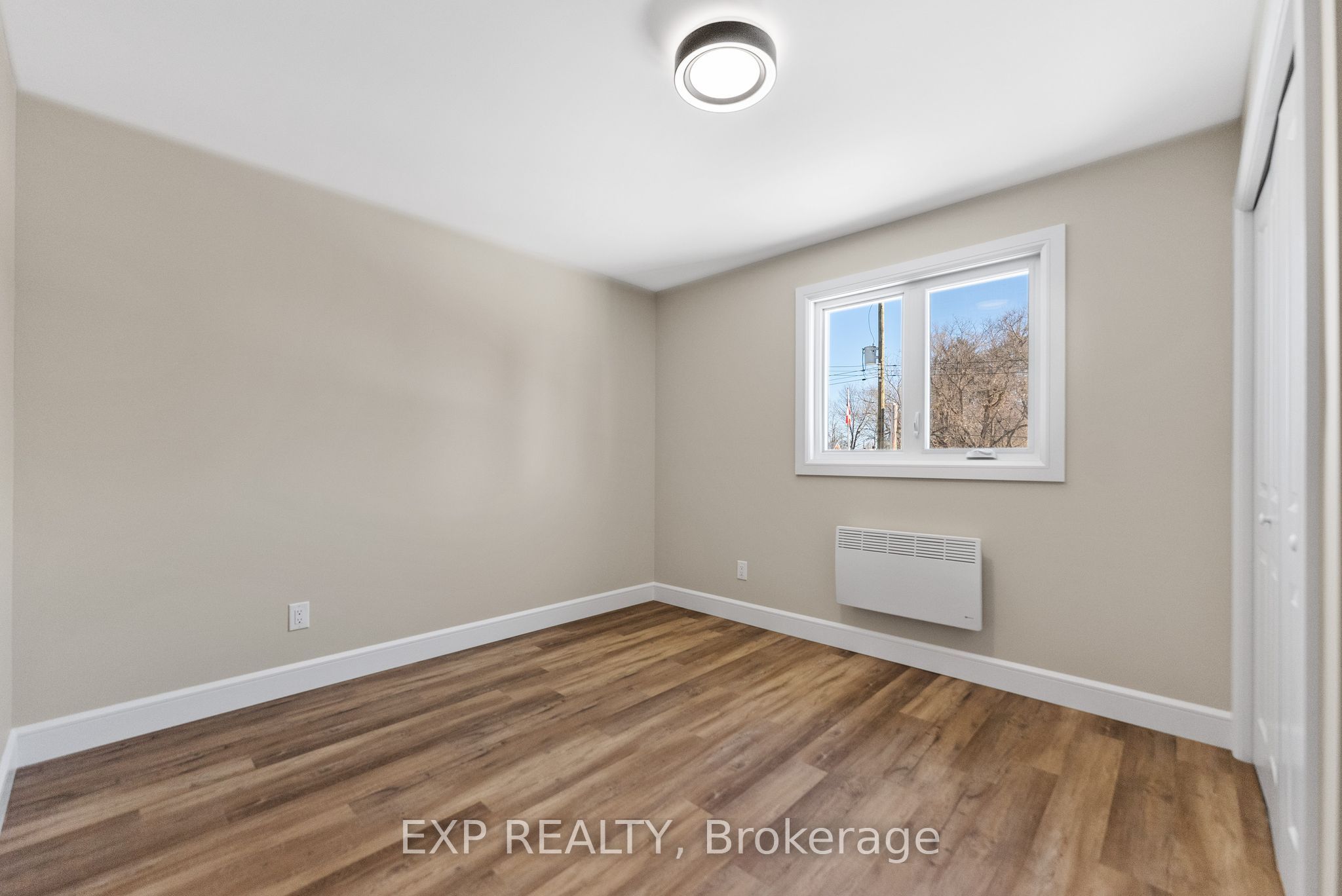 585 Perth Street Property Photo 28