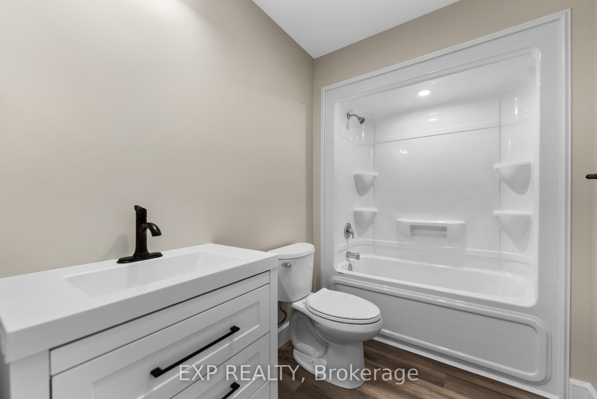 585 Perth Street Property Photo 29