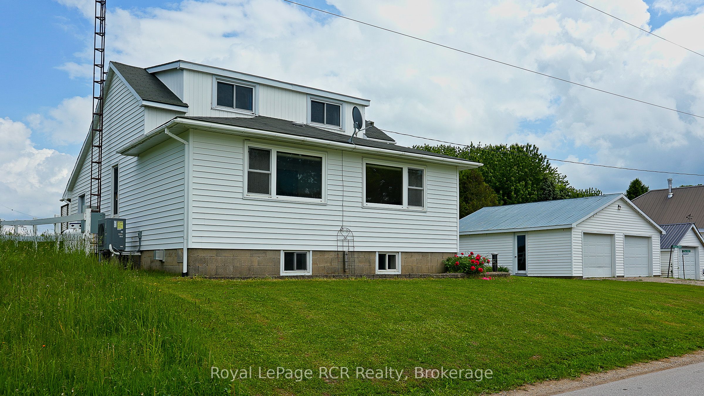 156389 7th Line Property Photo 1