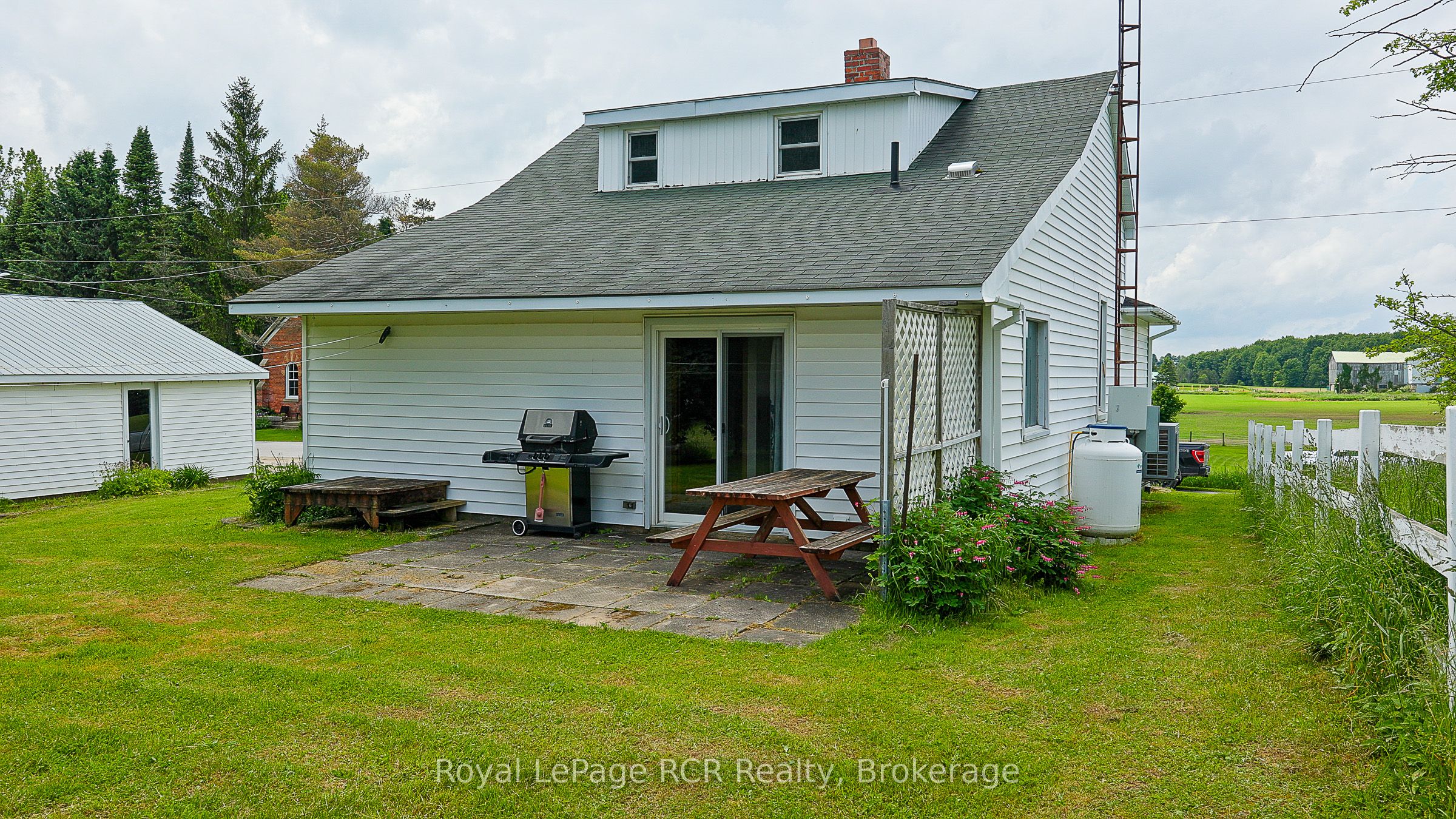 156389 7th Line Property Photo 4