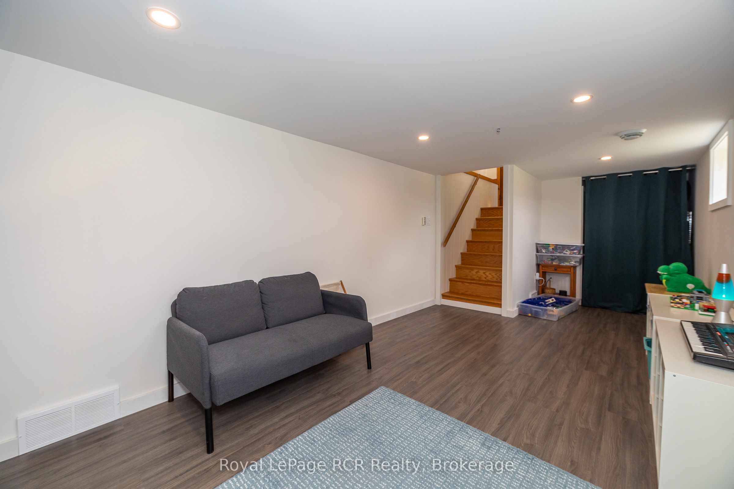 156389 7th Line Property Photo 20