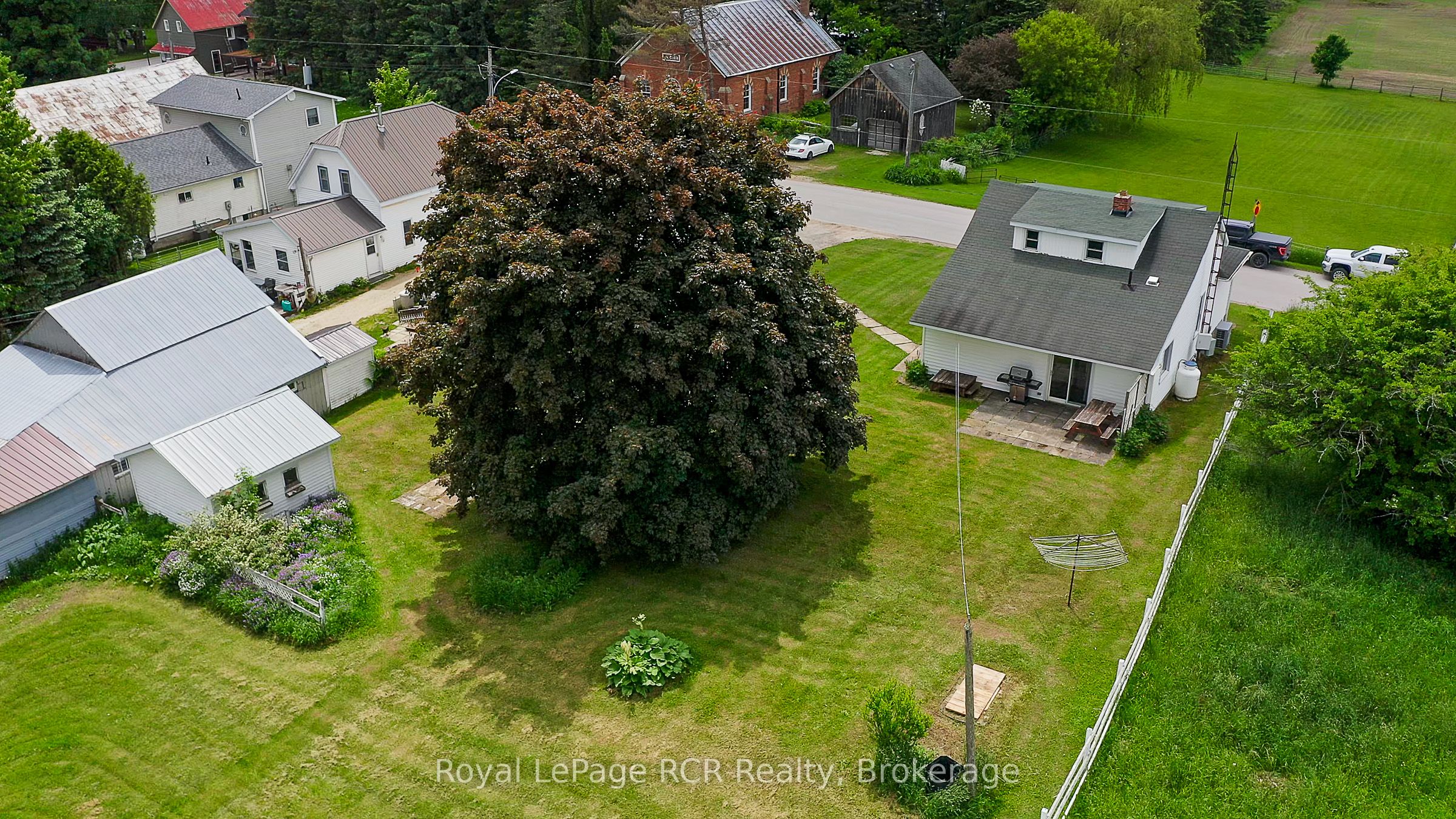 156389 7th Line Property Photo 46