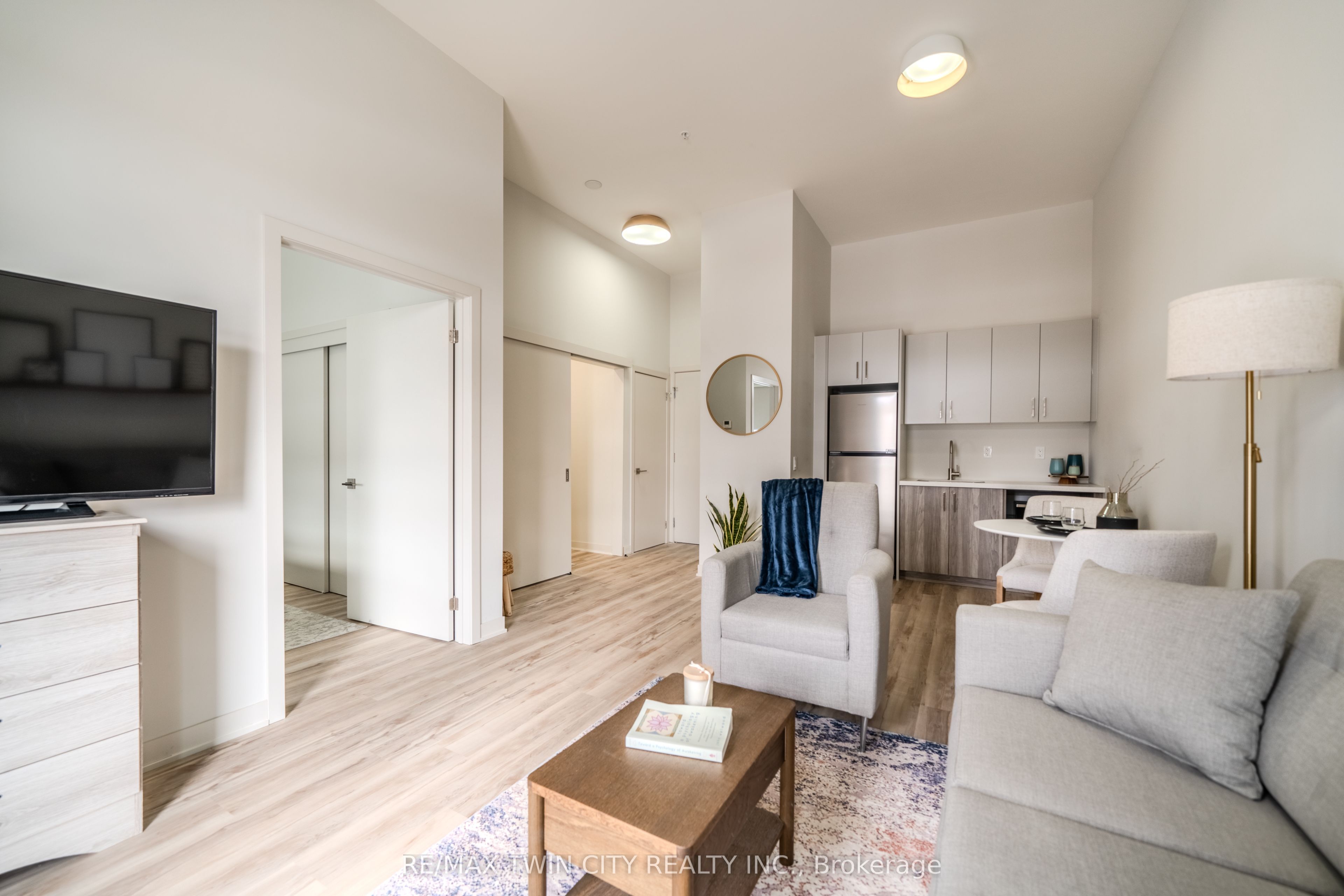 152 North Park Street 204 Property Photo 3