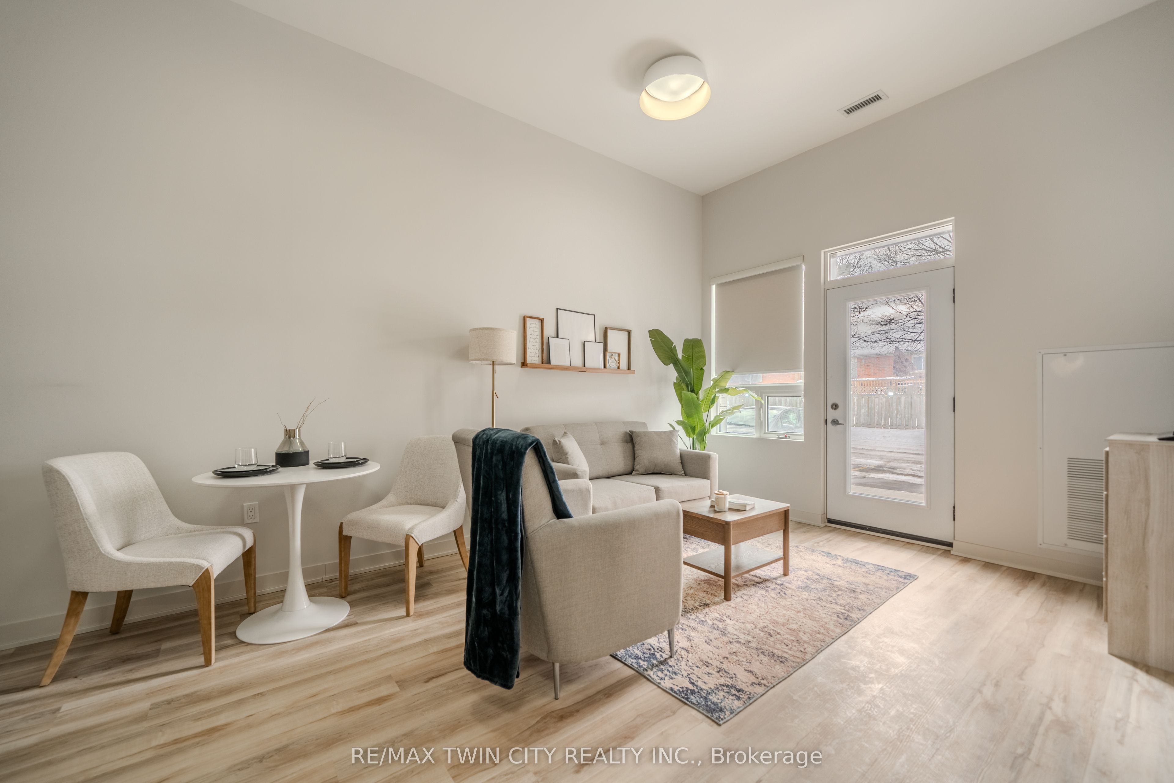 152 North Park Street 208 Property Photo 4